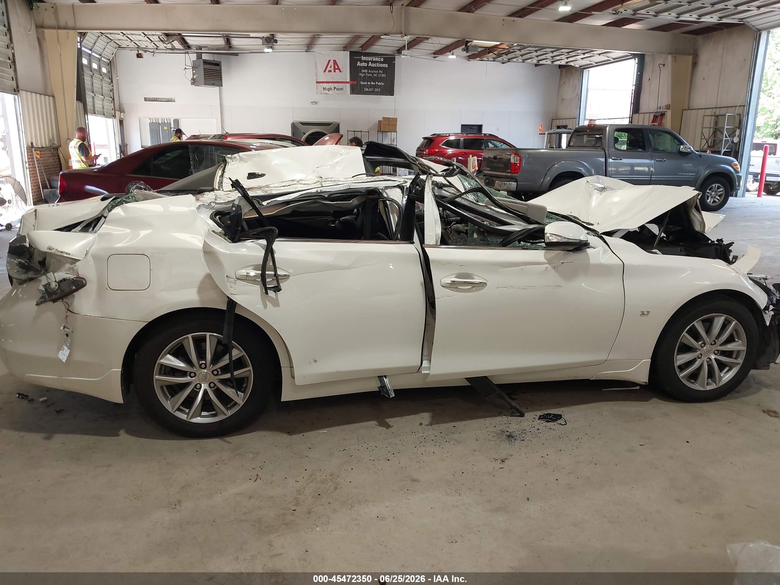 2015 Infiniti Q50 Premium White vin: JN1BV7AR5FM421295