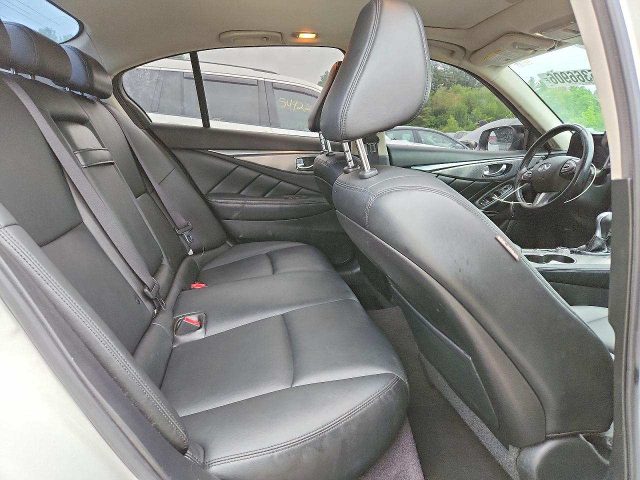 2015 Infiniti Q50 Premium White vin: JN1BV7AR5FM422009