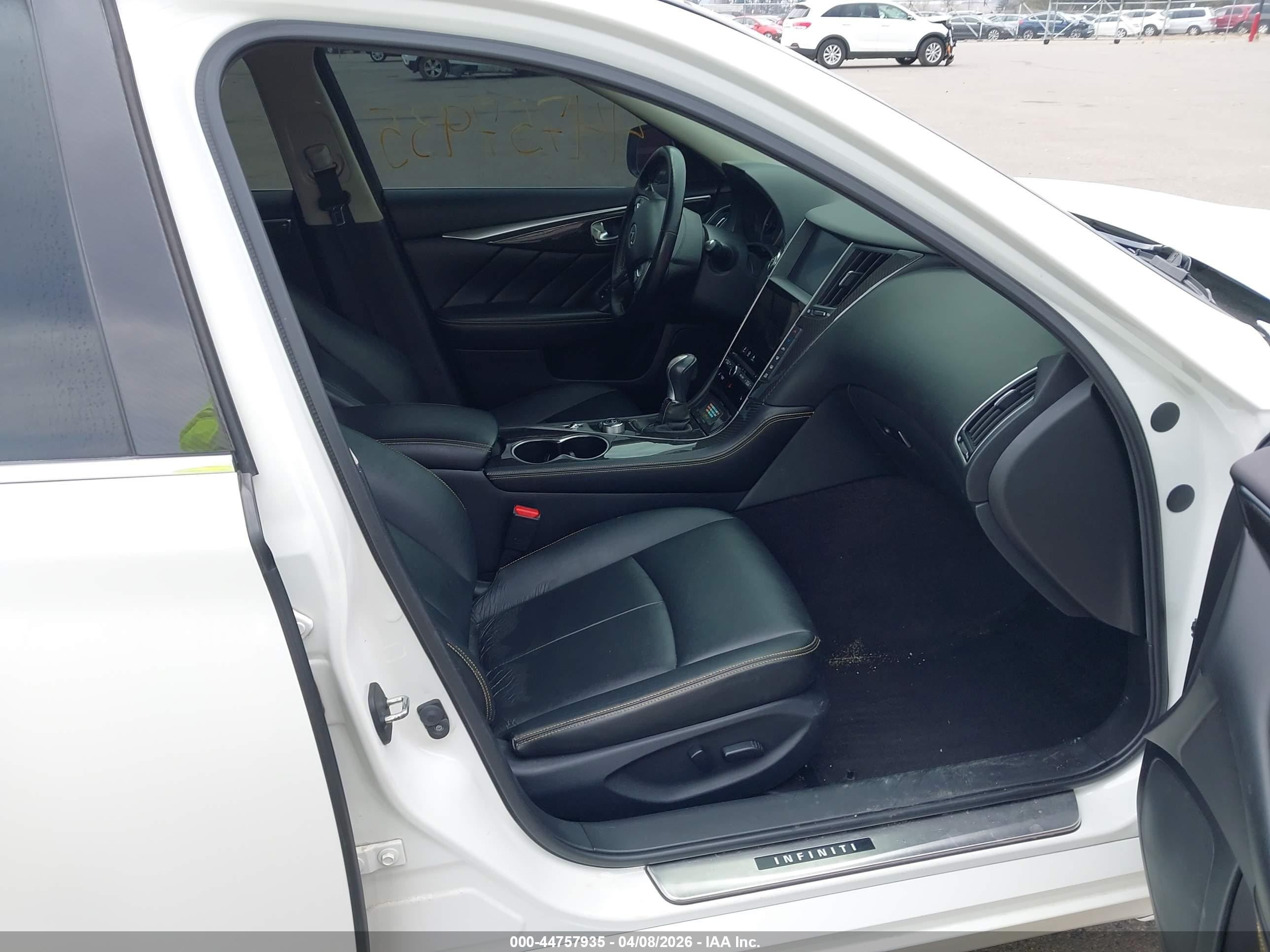 2015 Infiniti Q50 Premium Белый vin: JN1BV7AR5FM423614