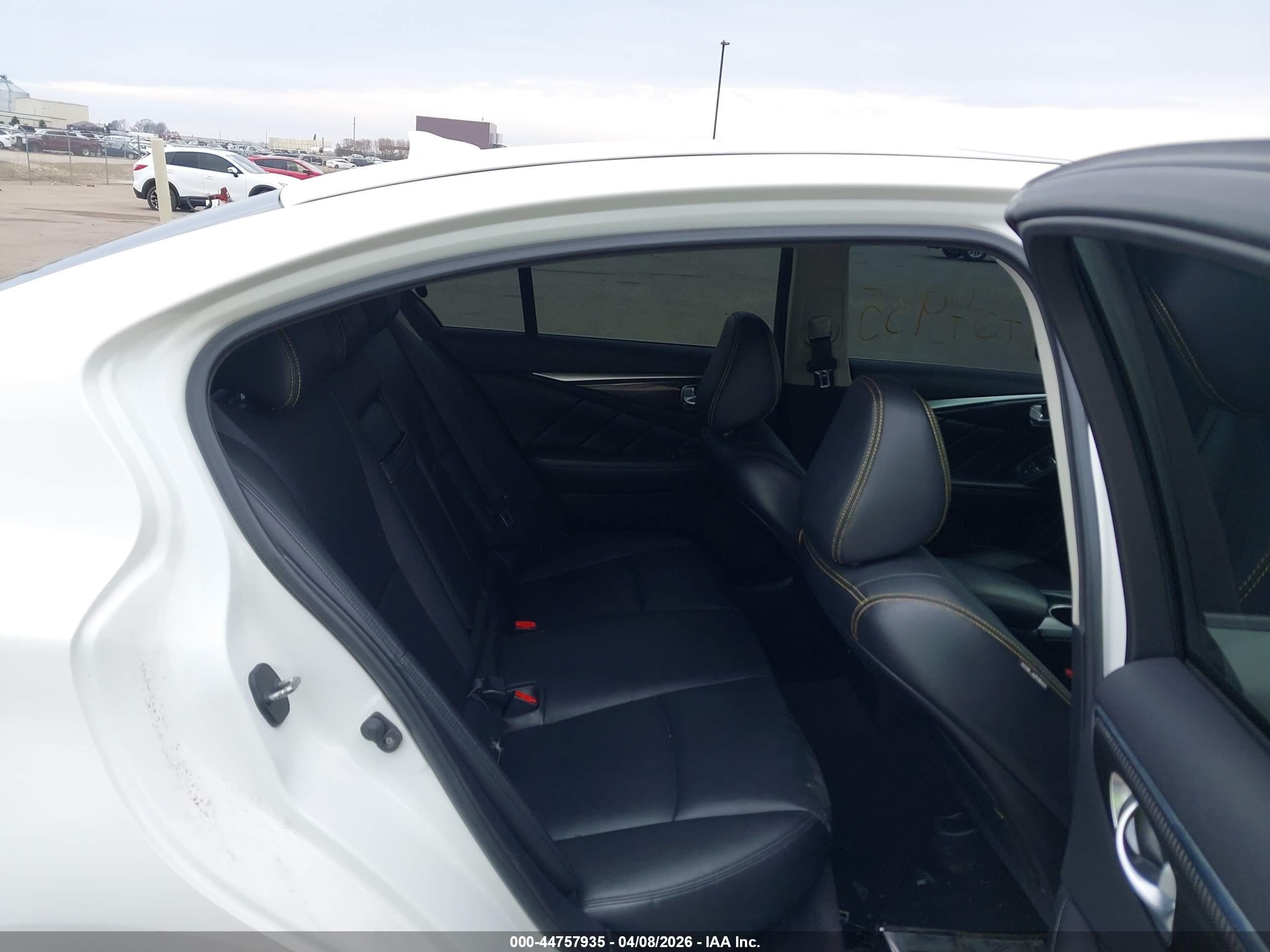 2015 Infiniti Q50 Premium Белый vin: JN1BV7AR5FM423614