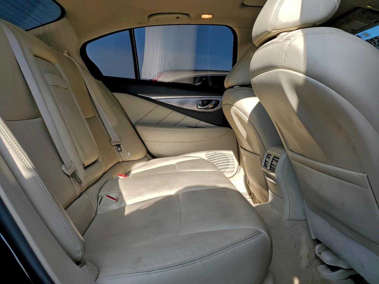 2014 Infiniti Q50 Base Black vin: JN1BV7AR6EM686063