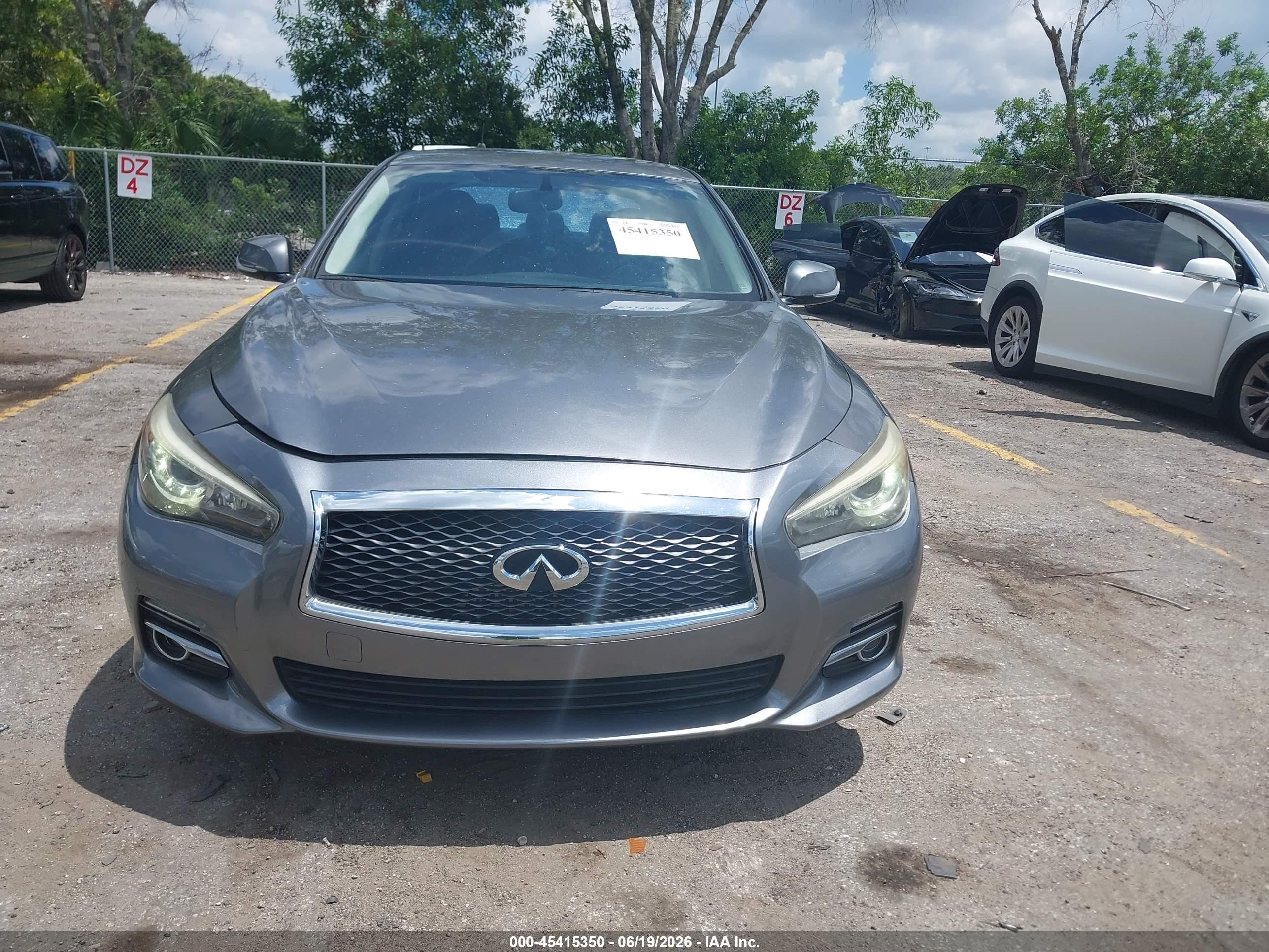 2014 Infiniti Q50 Premium Серый vin: JN1BV7AR7EM687688