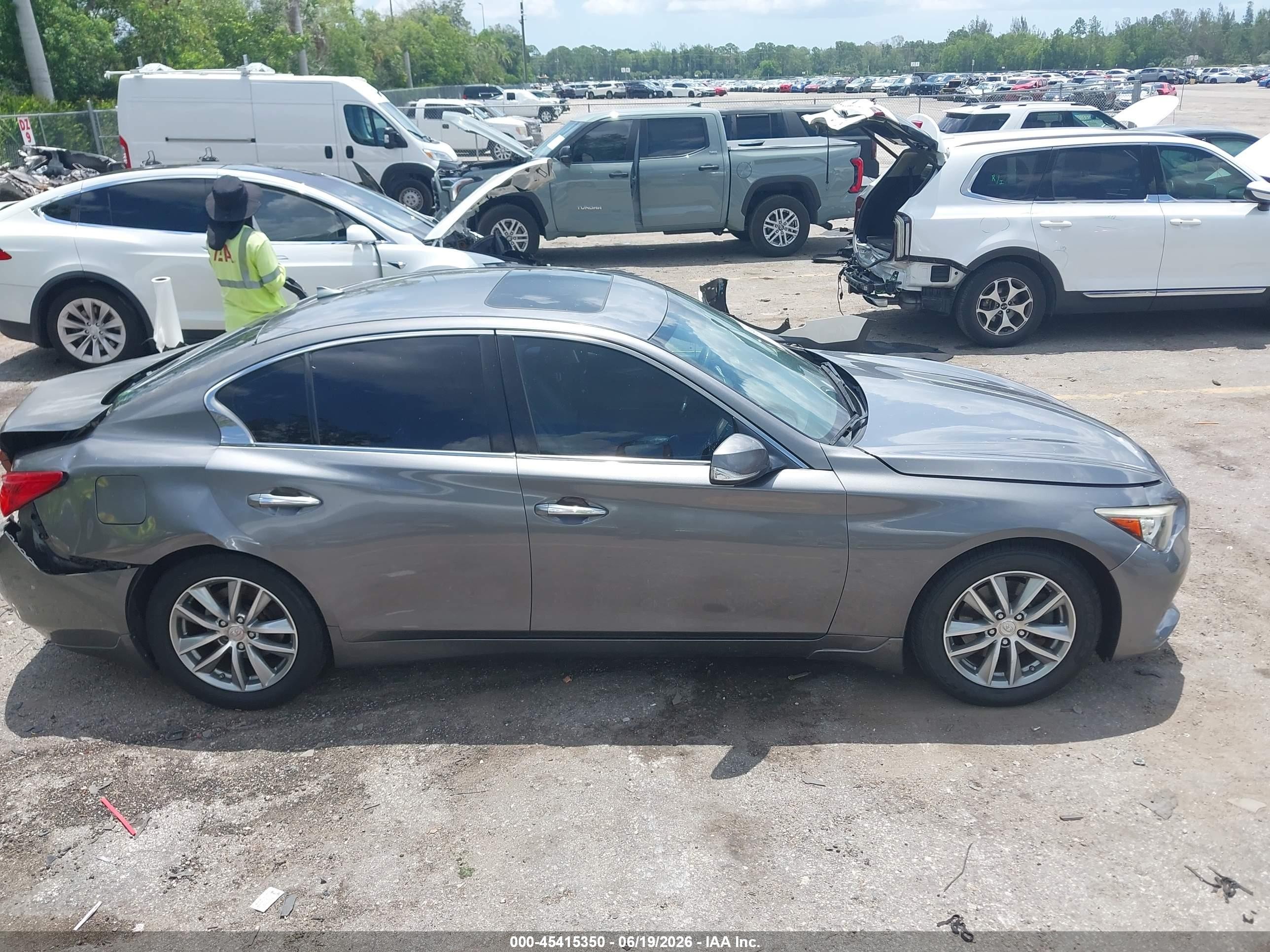 2014 Infiniti Q50 Premium Серый vin: JN1BV7AR7EM687688