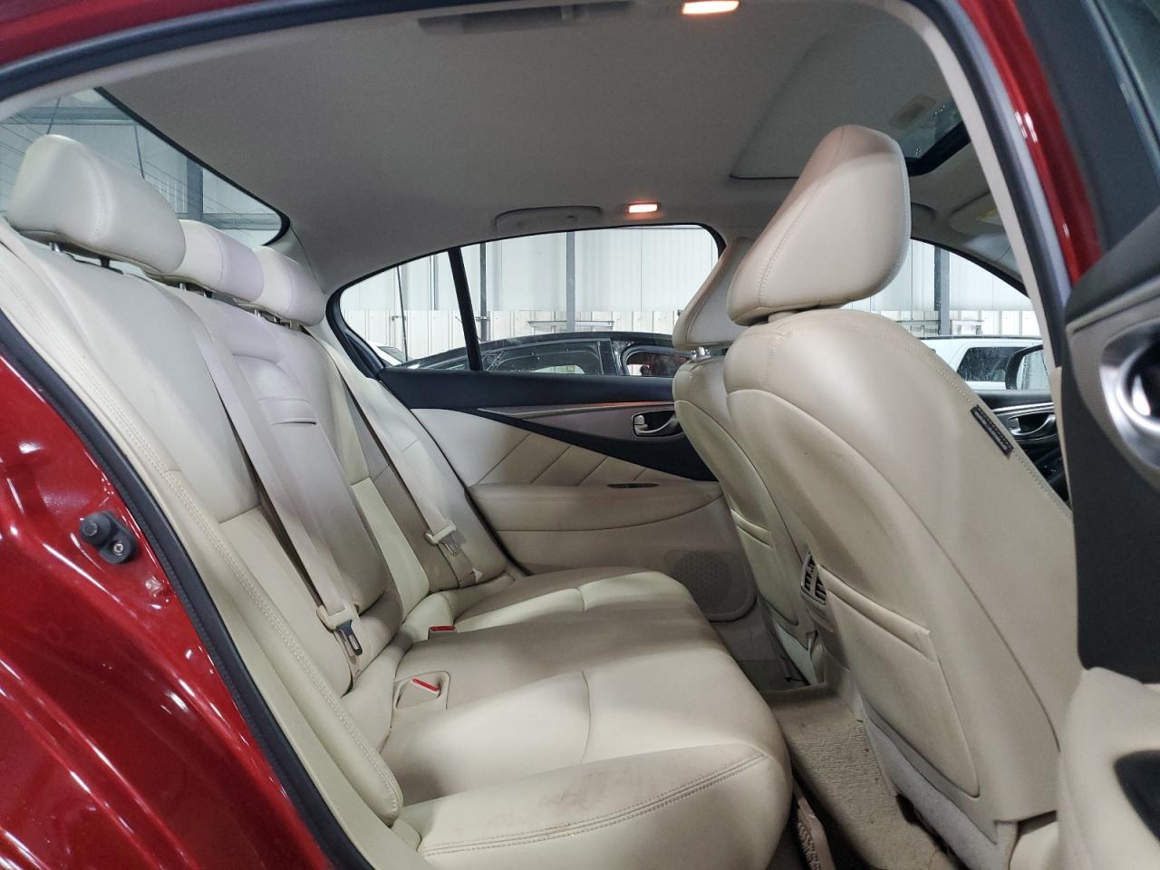 2014 Infiniti Q50 Base   Red vin: JN1BV7AR7EM698514