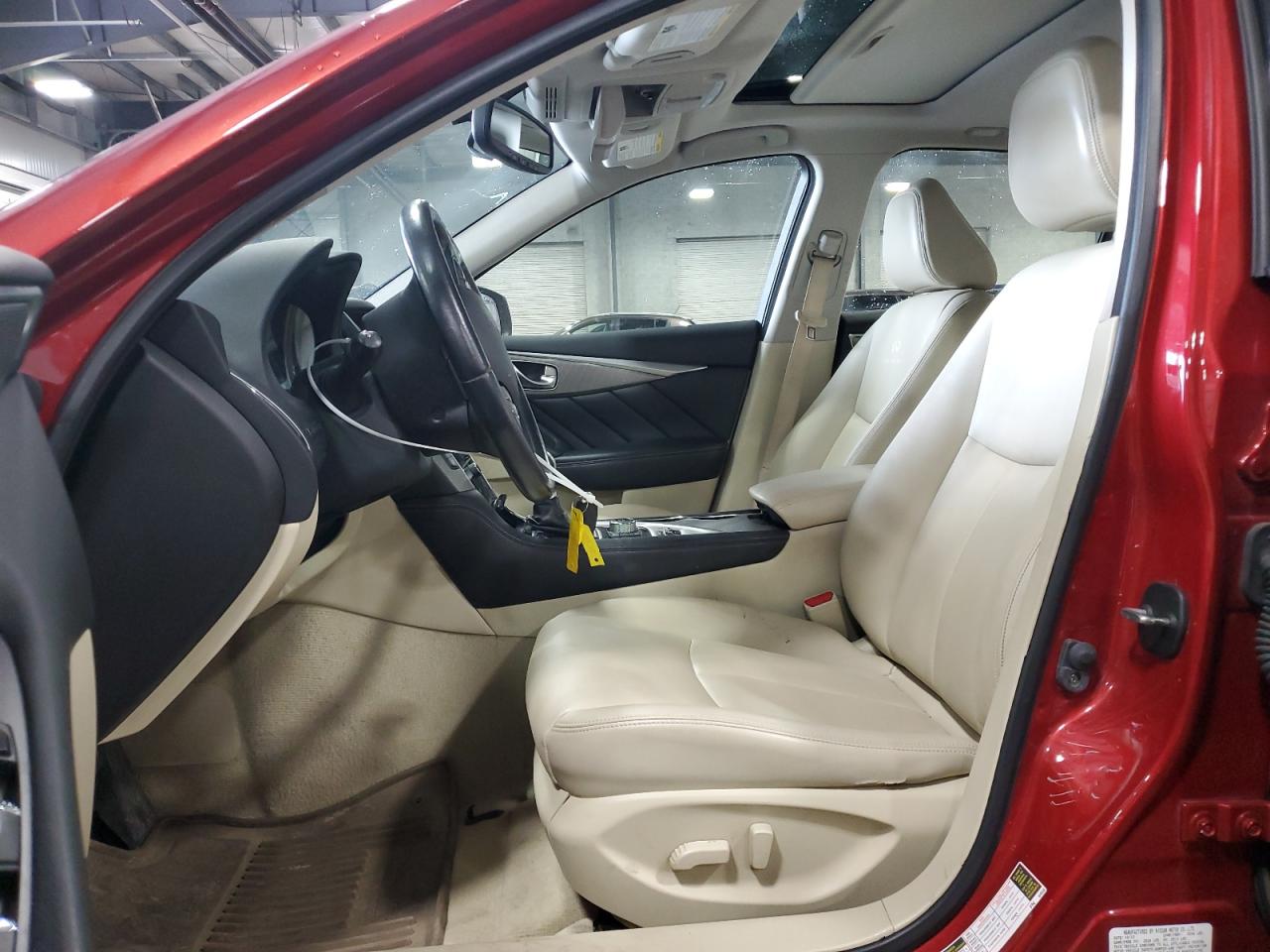 2014 Infiniti Q50 Base   Red vin: JN1BV7AR7EM698514