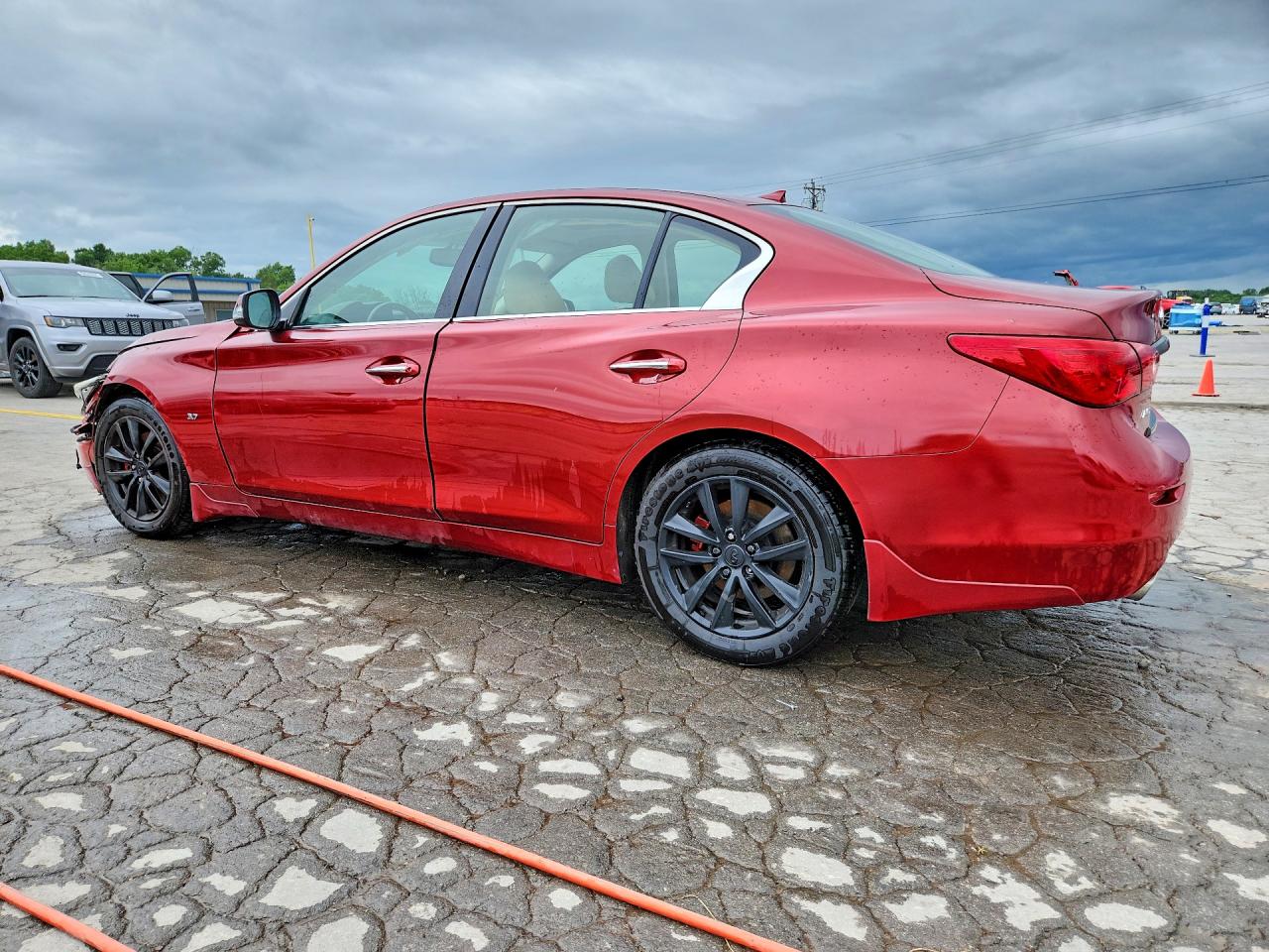 2014 Infiniti Q50 Premium Red vin: JN1BV7AR7EM698514