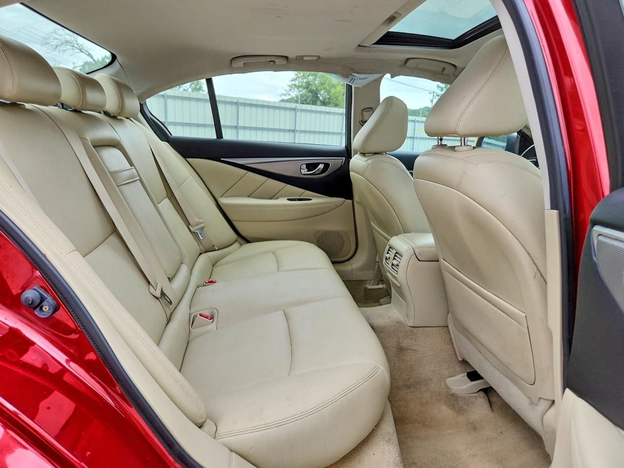 2014 Infiniti Q50 Premium Red vin: JN1BV7AR7EM698514