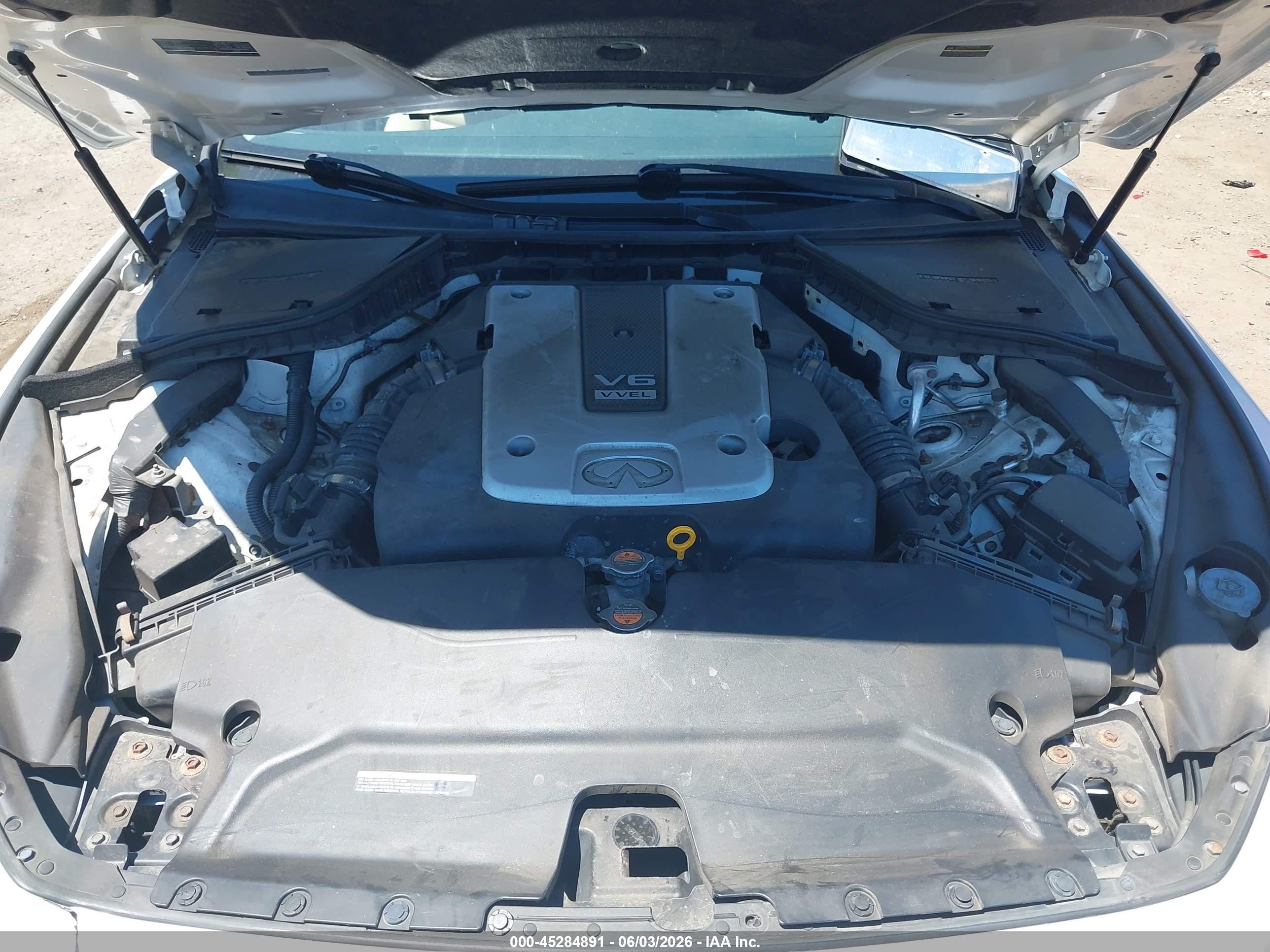 2014 Infiniti Q50 Premium White vin: JN1BV7AR7EM702772