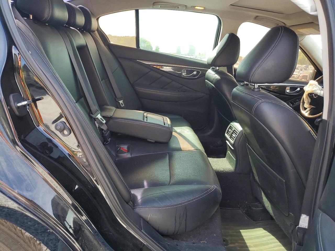2015 Infiniti Q50 Premium Black vin: JN1BV7AR7FM390955