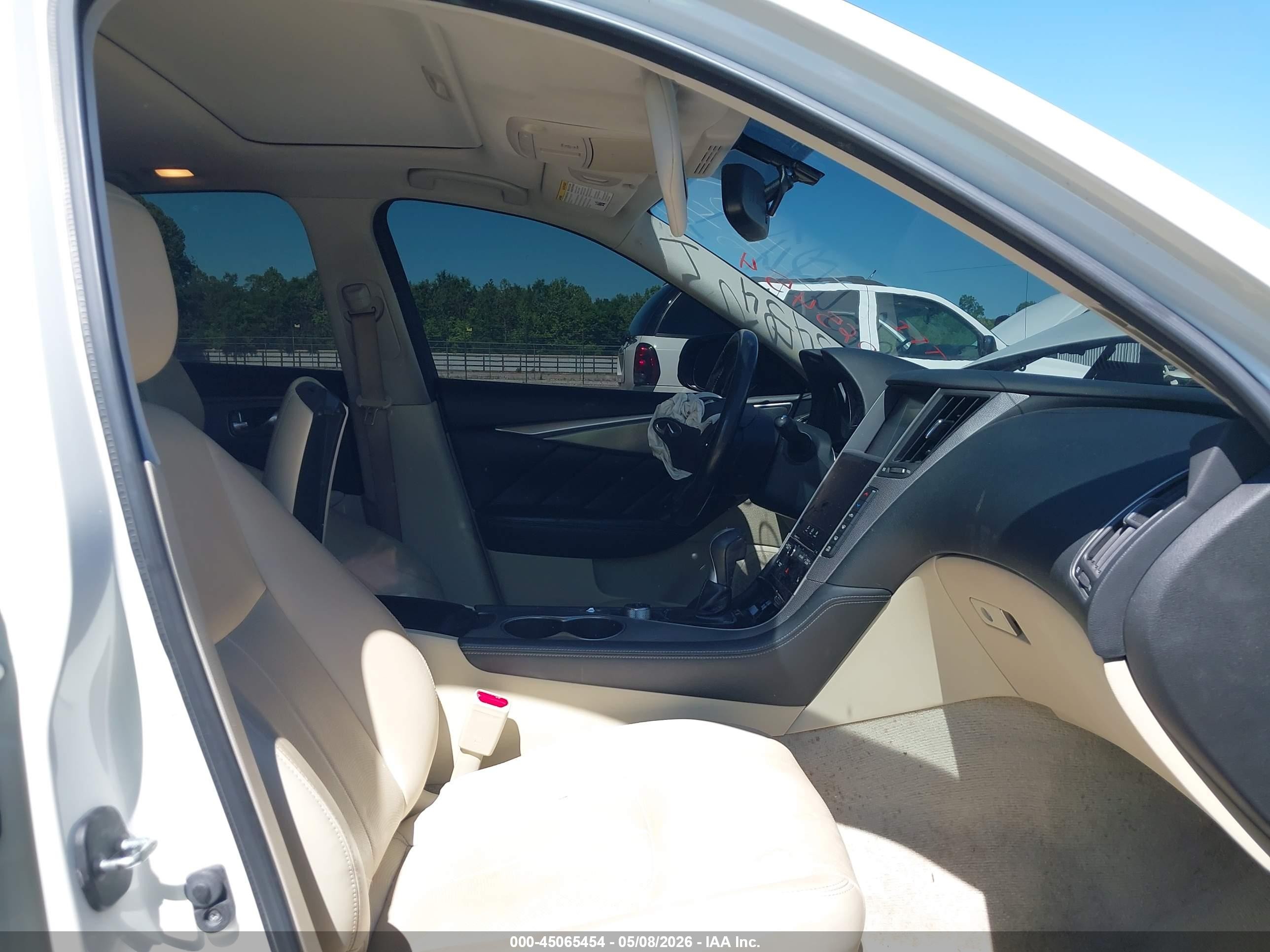 2015 Infiniti Q50 Premium Белый vin: JN1BV7AR7FM396044
