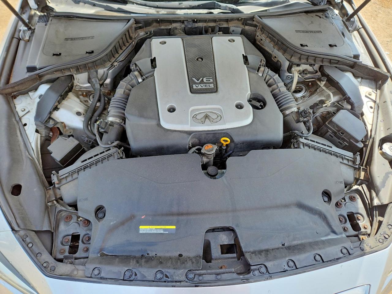 2015 Infiniti Q50 Premium Серебряный vin: JN1BV7AR7FM398344