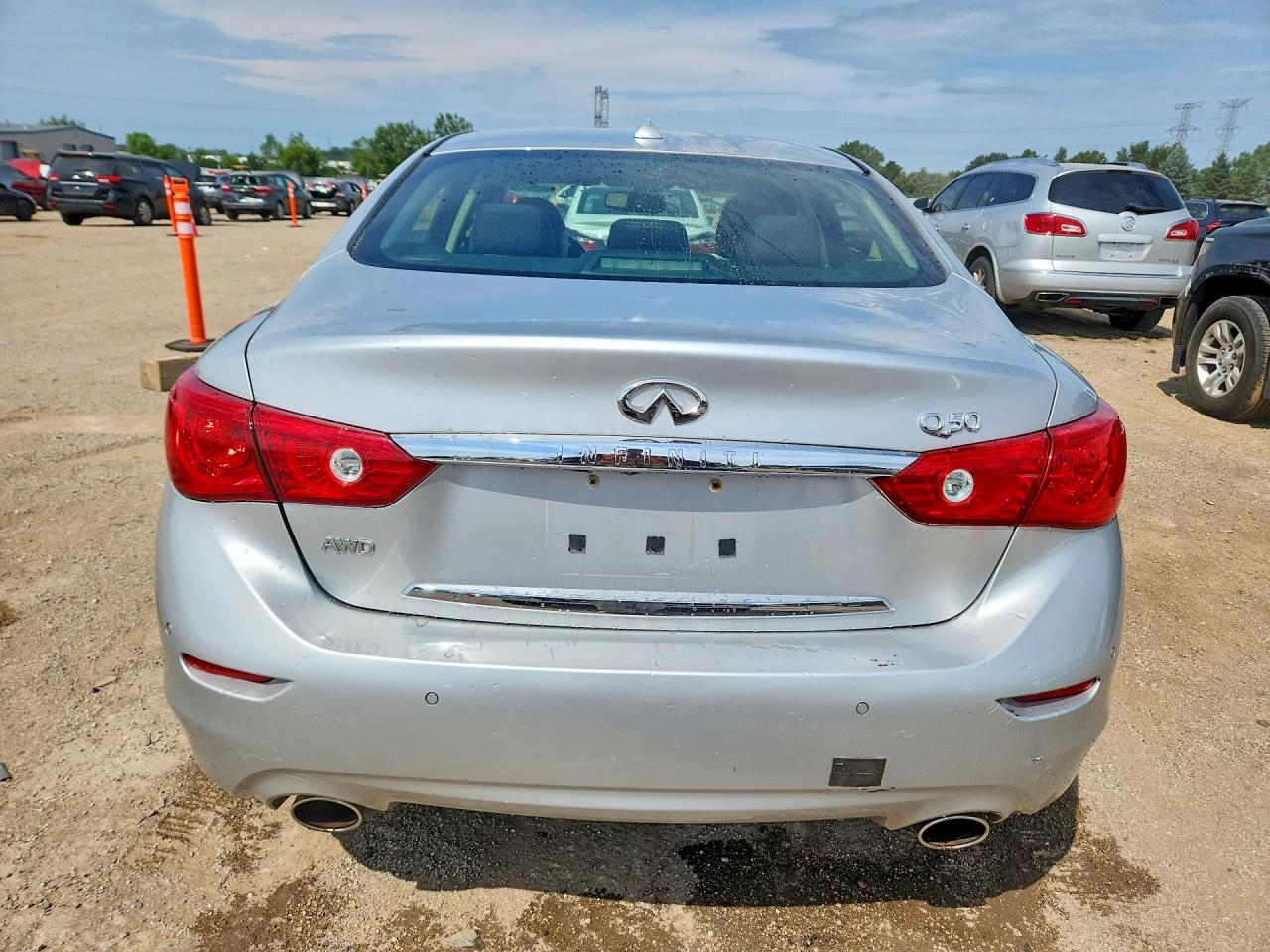 2015 Infiniti Q50 Premium Серебряный vin: JN1BV7AR7FM398344