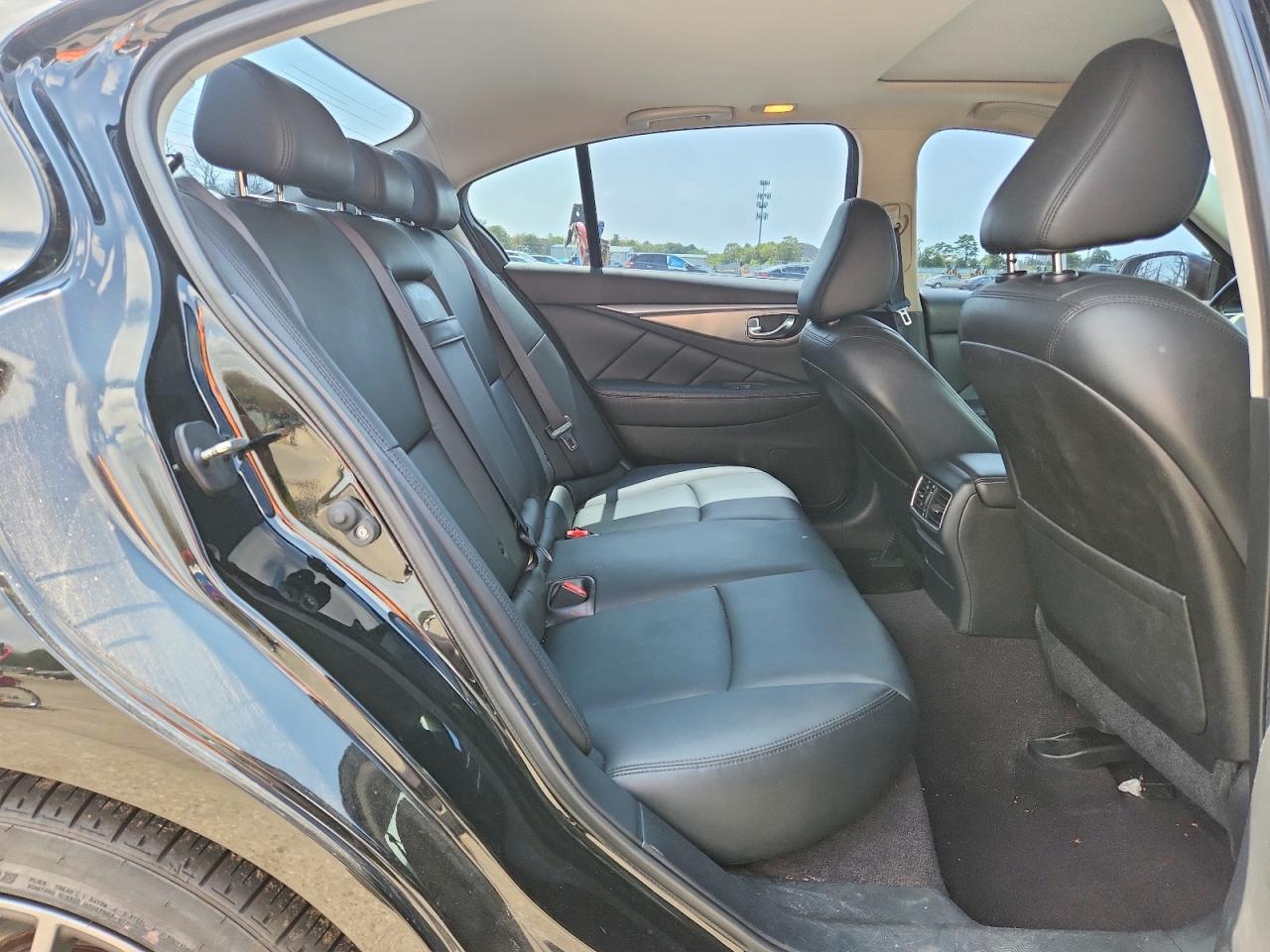 2015 Infiniti Q50 Premium Black vin: JN1BV7AR7FM411304
