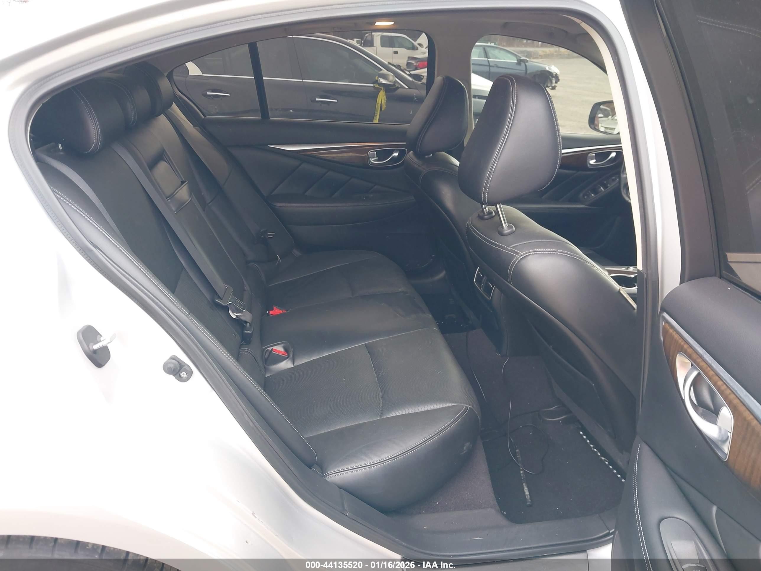 2015 Infiniti Q50 Premium/sport Silver vin: JN1BV7AR7FM418317