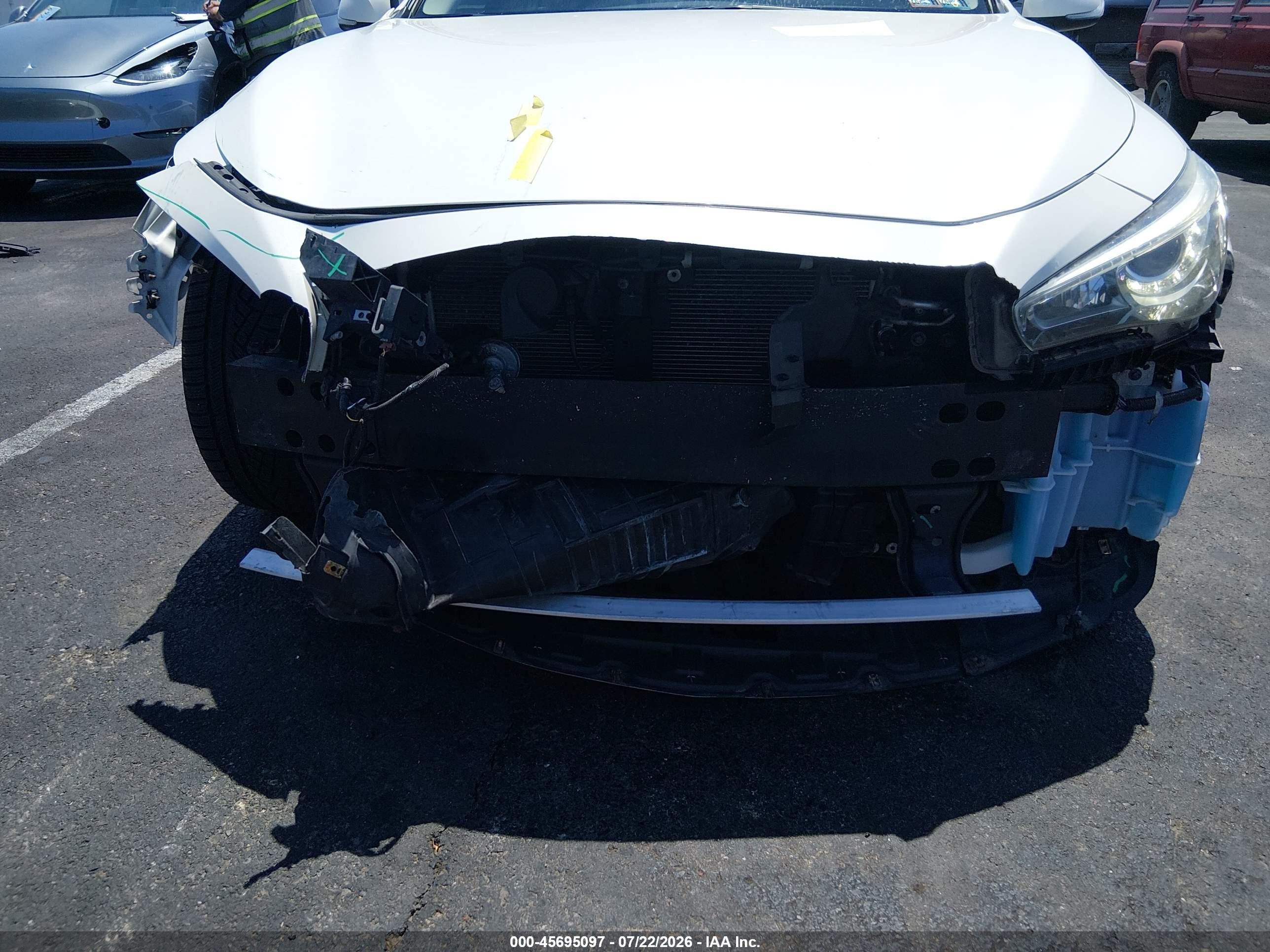 2015 Infiniti Q50   White vin: JN1BV7AR7FM420469