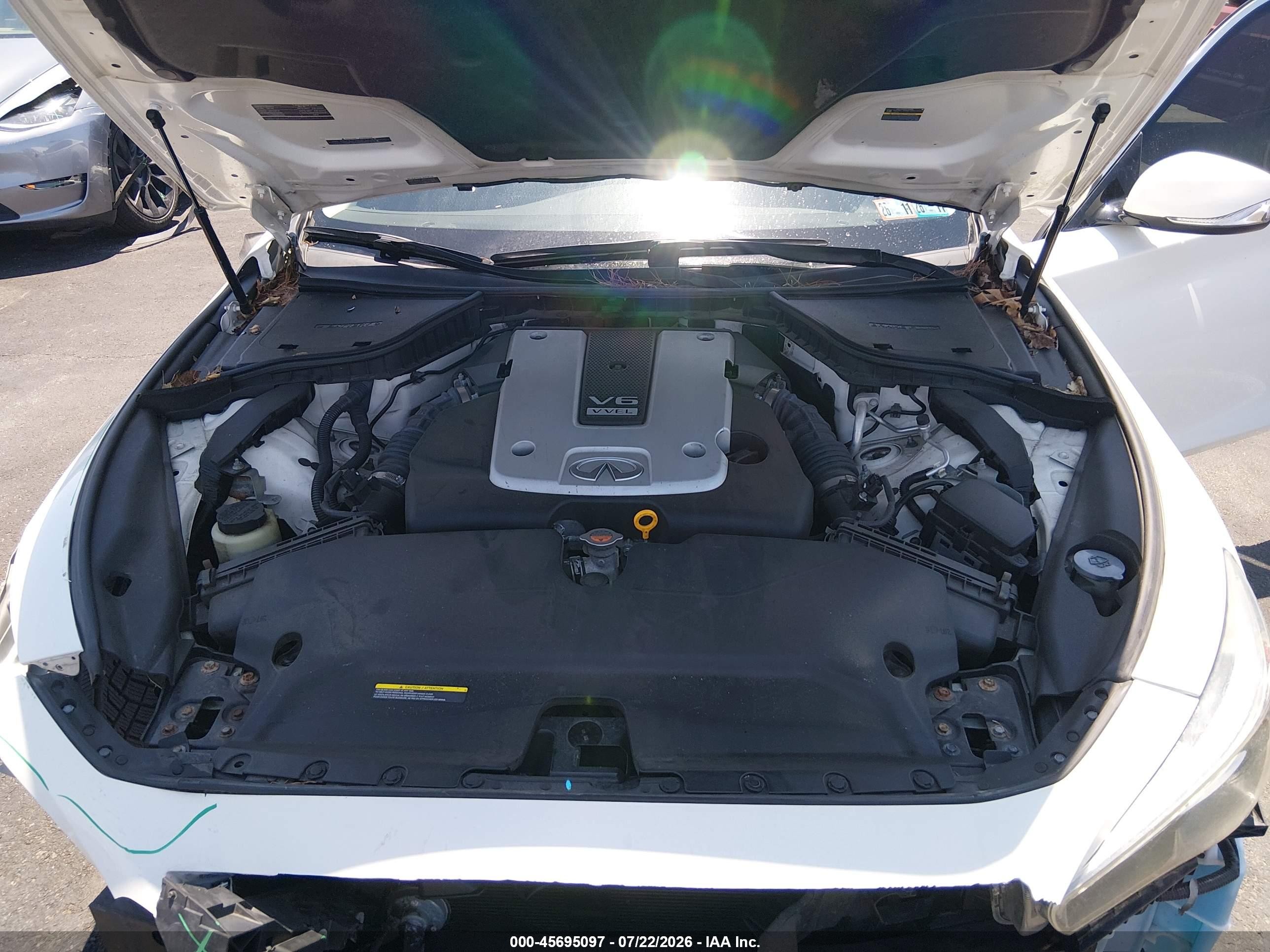 2015 Infiniti Q50   White vin: JN1BV7AR7FM420469