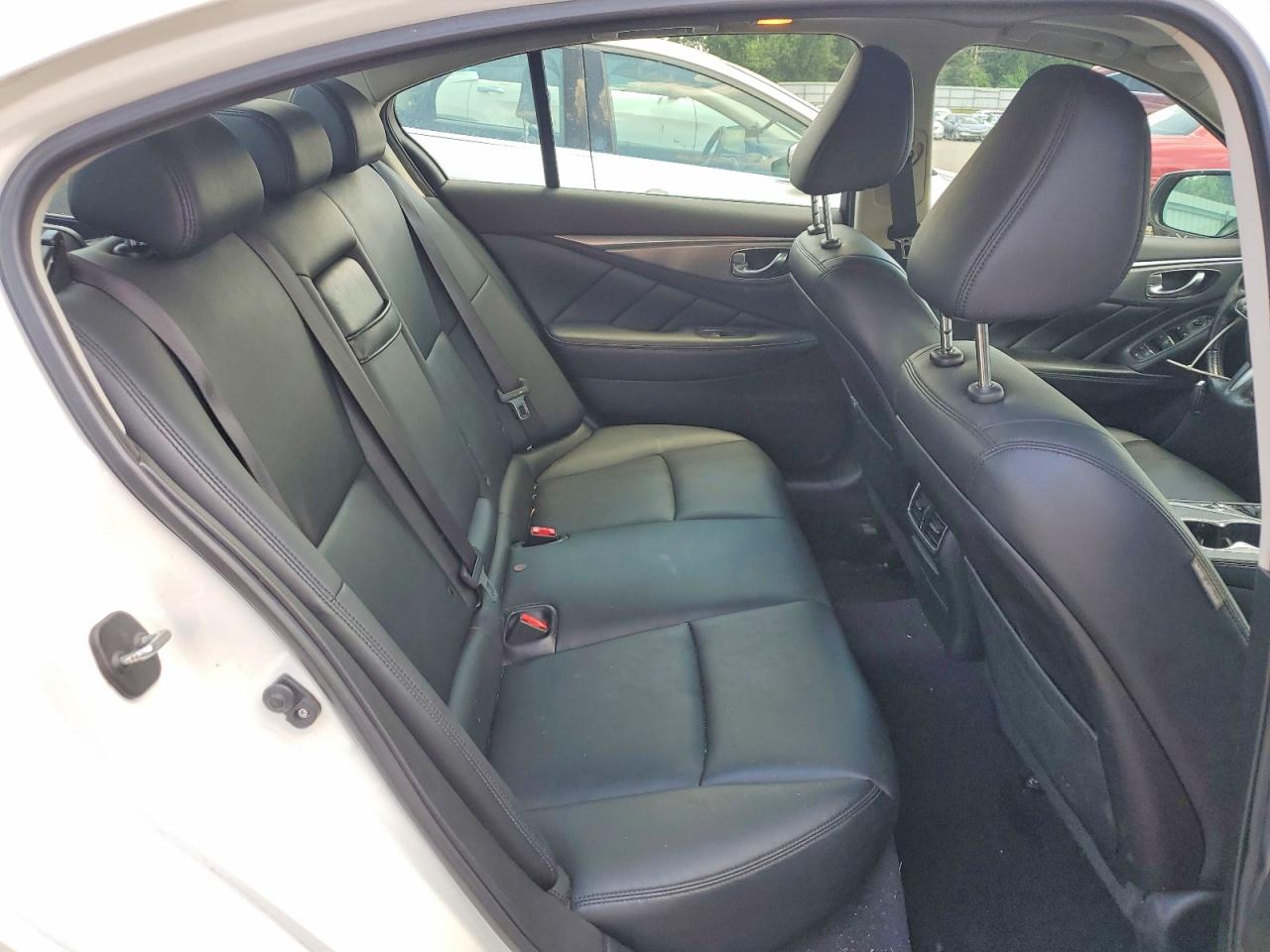 2015 Infiniti Q50 Premium White vin: JN1BV7AR7FM423260
