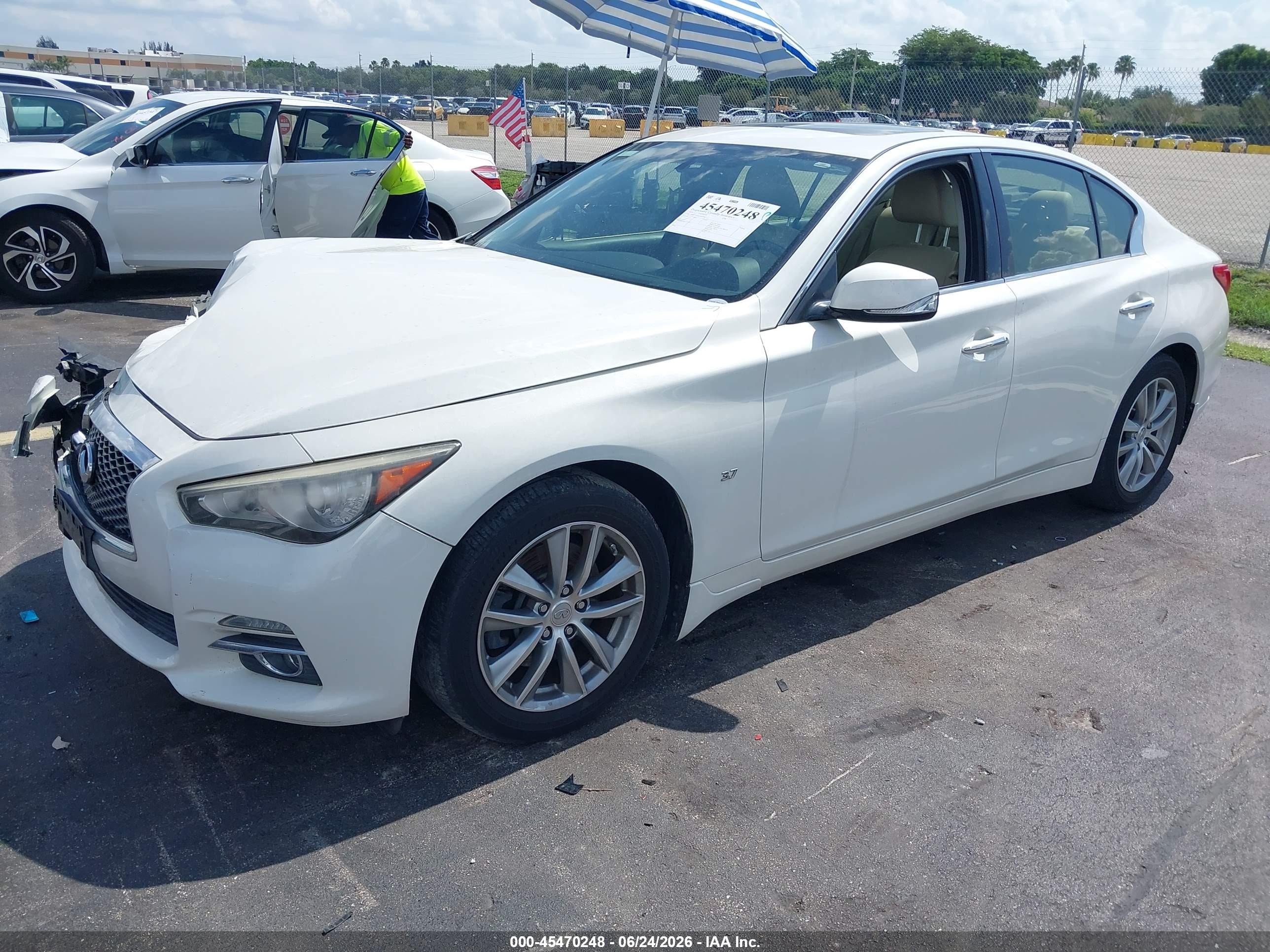 2014 Infiniti Q50 Premium White vin: JN1BV7AR8EM687408