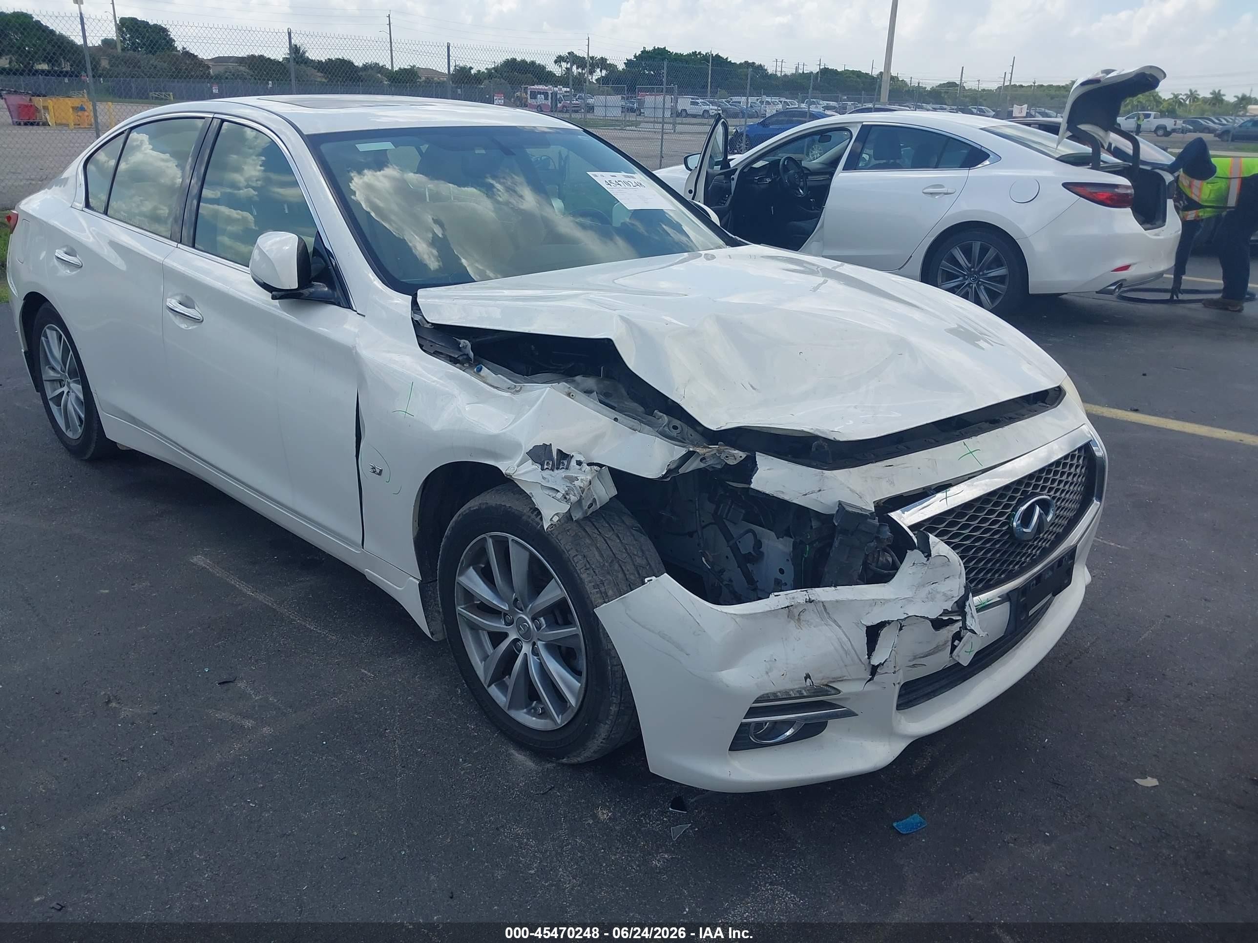 2014 Infiniti Q50 Premium White vin: JN1BV7AR8EM687408