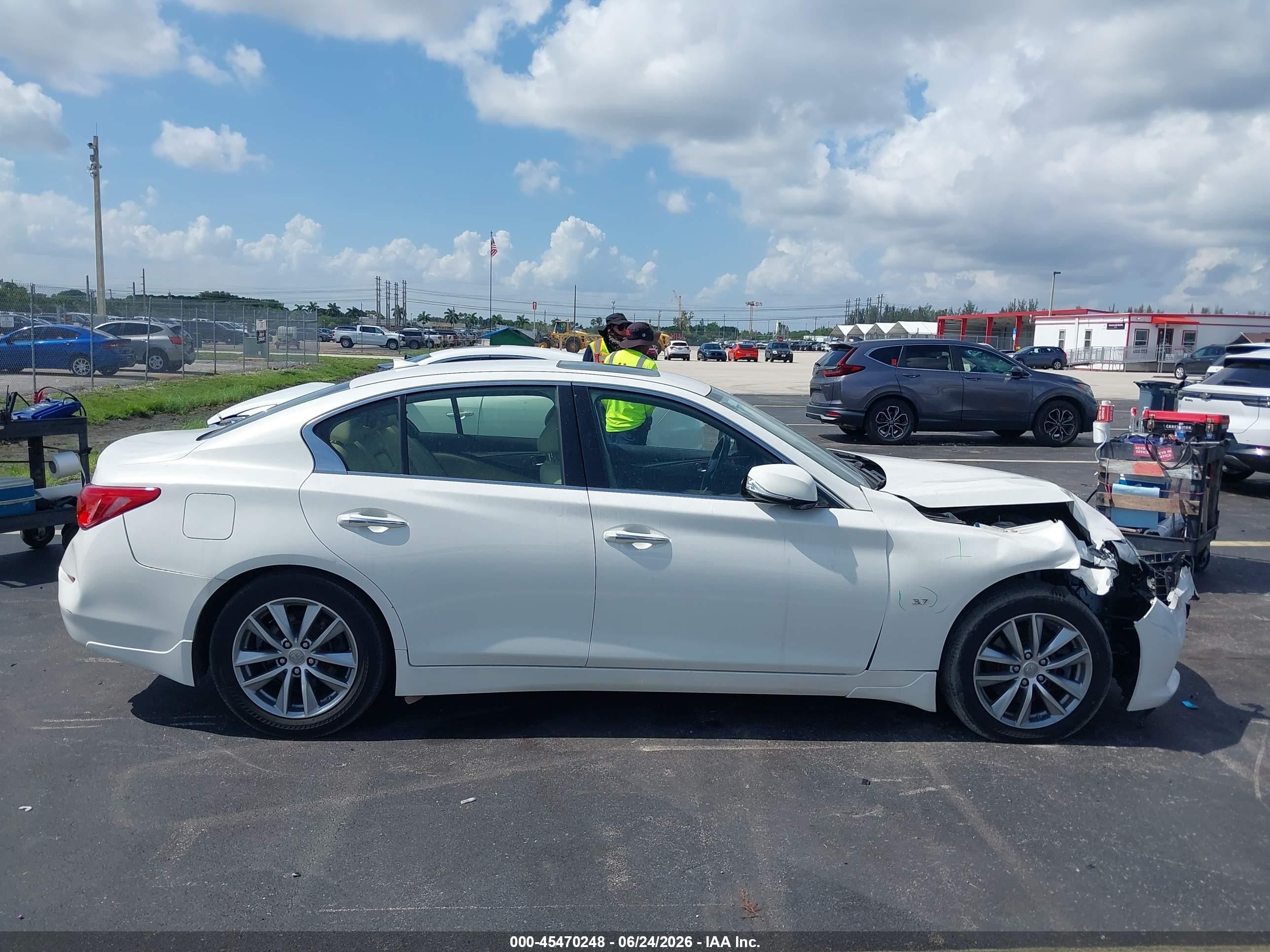 2014 Infiniti Q50 Premium White vin: JN1BV7AR8EM687408