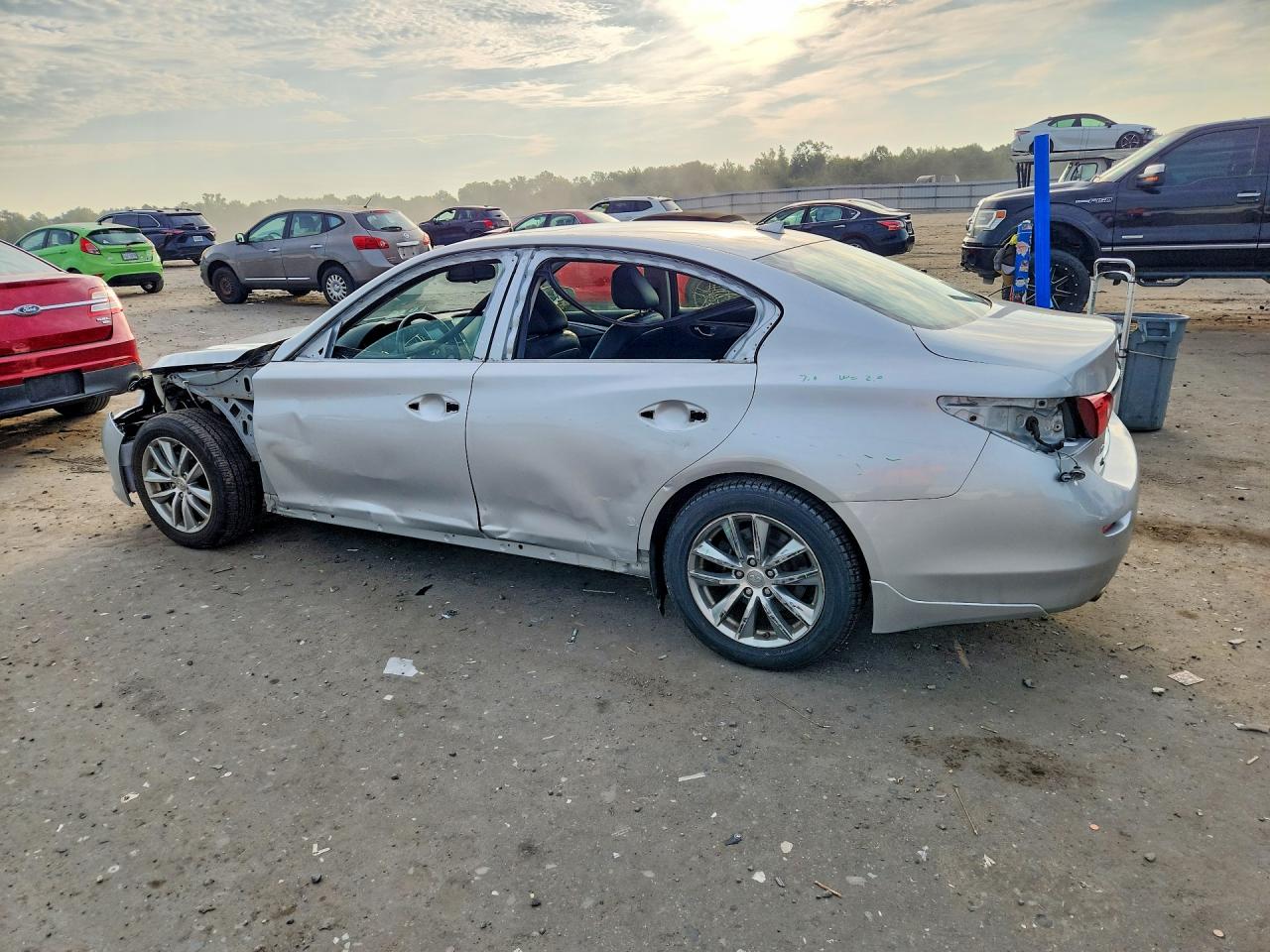 2014 Infiniti Q50 Base Silver vin: JN1BV7AR8EM689904