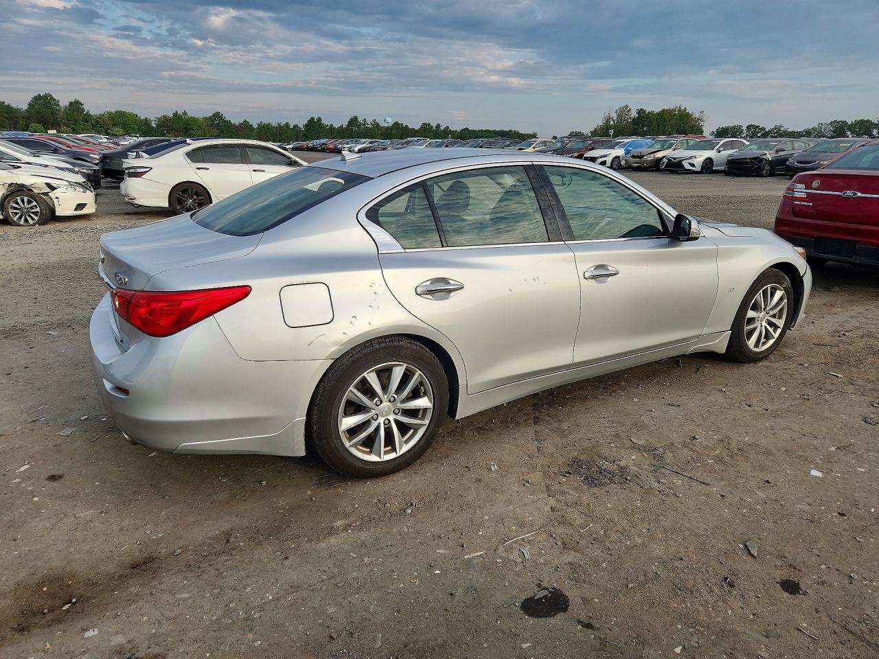 2014 Infiniti Q50 Base Silver vin: JN1BV7AR8EM689904