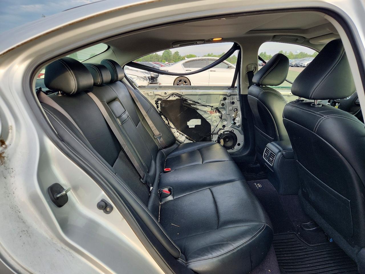 2014 Infiniti Q50 Base Silver vin: JN1BV7AR8EM689904