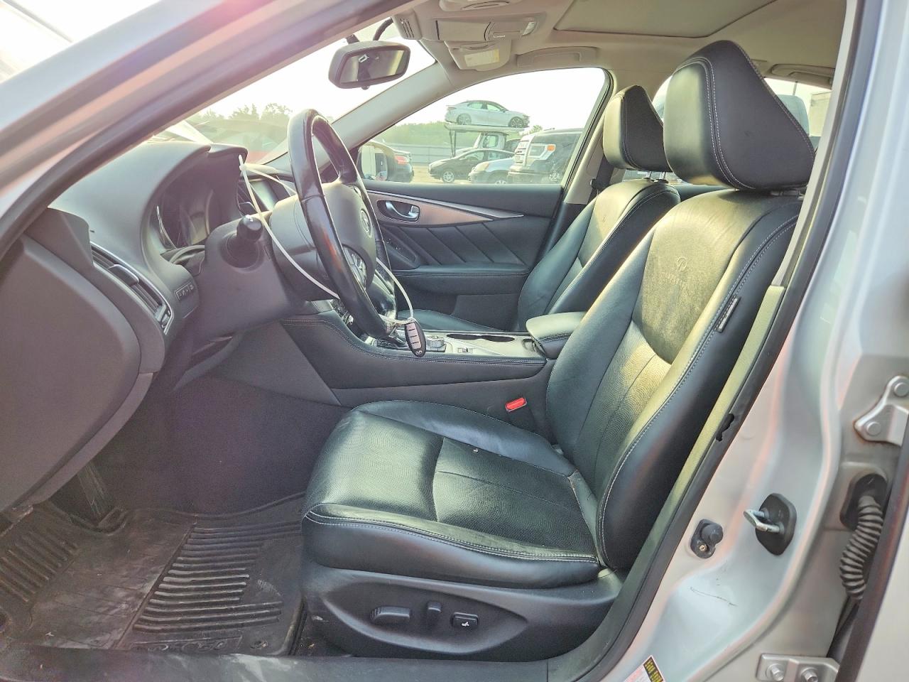 2014 Infiniti Q50 Base Silver vin: JN1BV7AR8EM689904