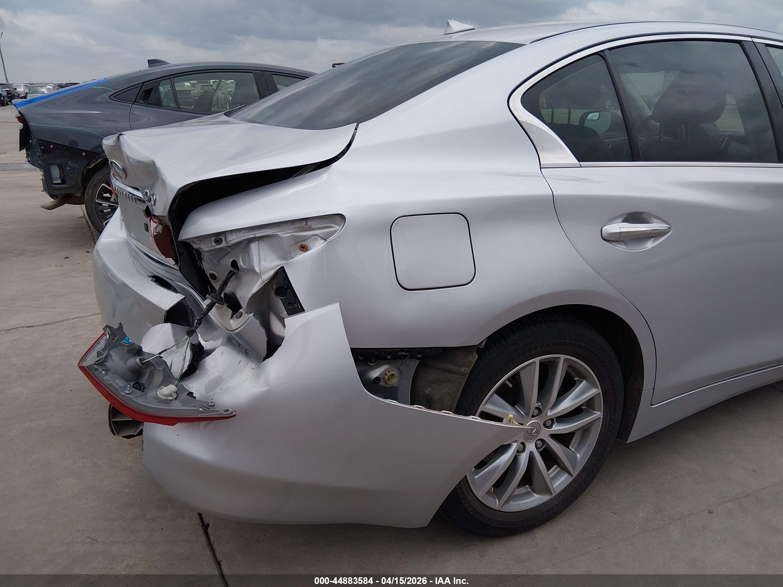 2014 Infiniti Q50 Premium Silver vin: JN1BV7AR8EM694634