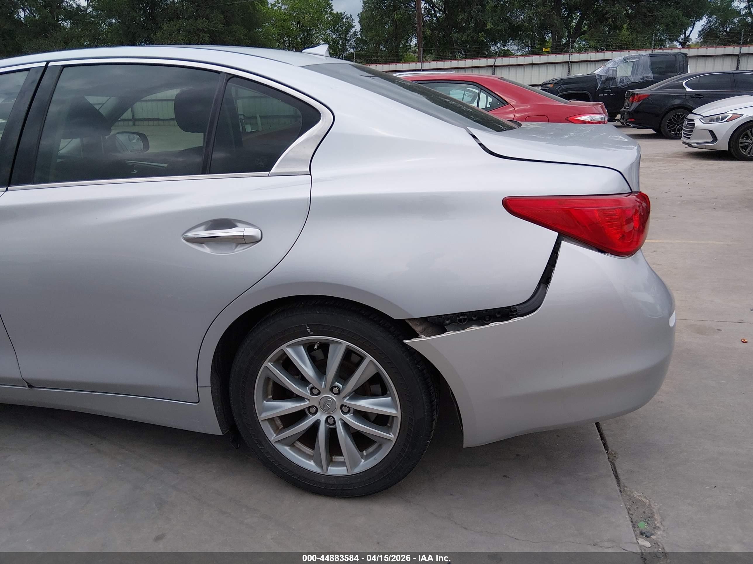 2014 Infiniti Q50 Premium Silver vin: JN1BV7AR8EM694634