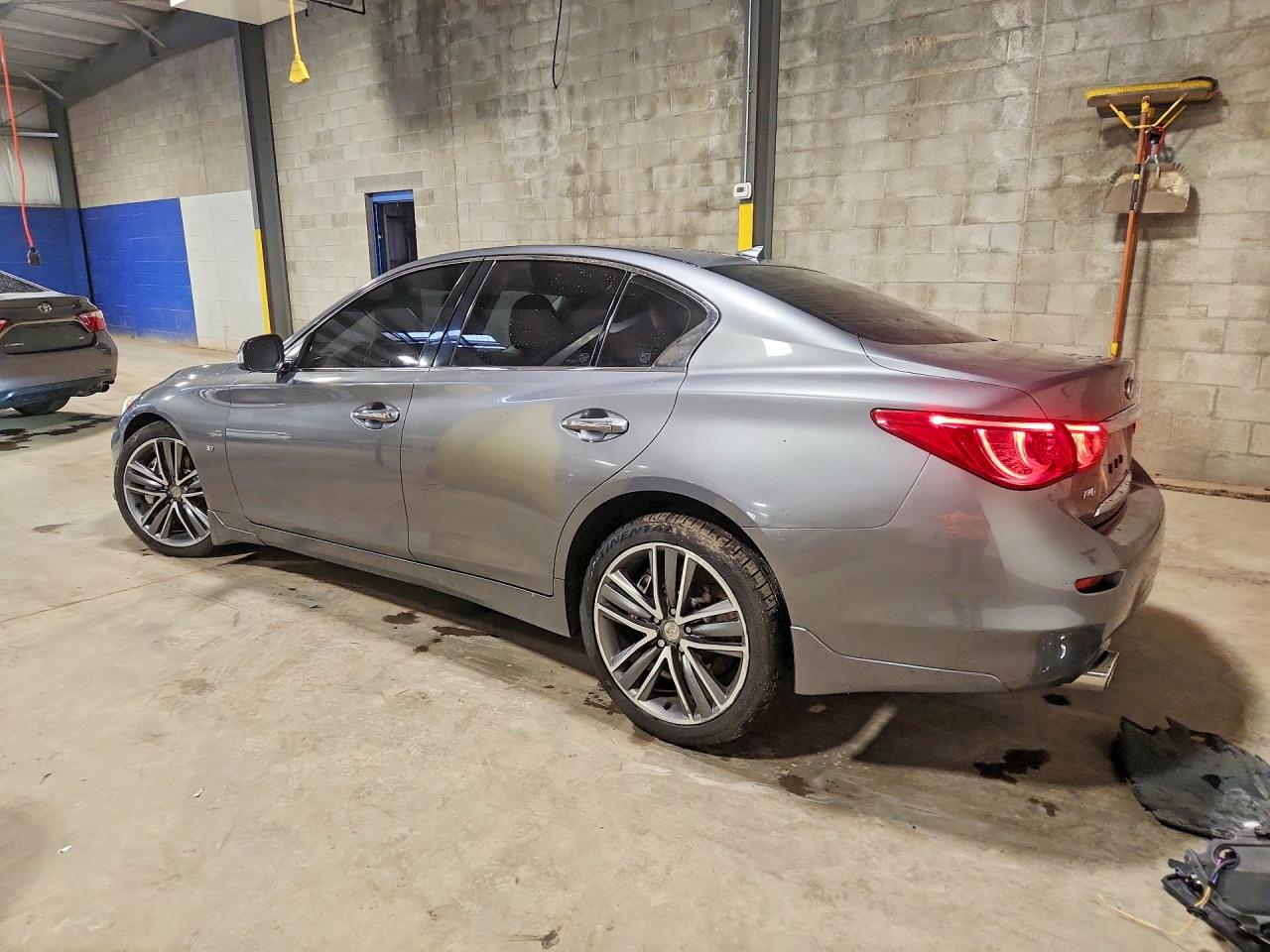 2014 Infiniti Q50 Sport Silver vin: JN1BV7AR8EM706278