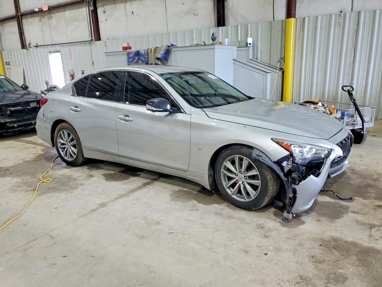 2015 Infiniti Q50 Premium Silver vin: JN1BV7AR8FM393816