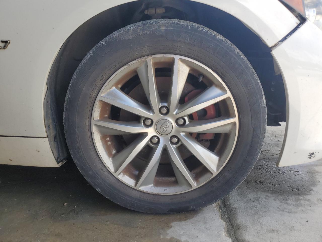 2015 Infiniti Q50 Base White vin: JN1BV7AR8FM394397 Damage: Right Front Wheel, Curb Rash, > 12 Inches