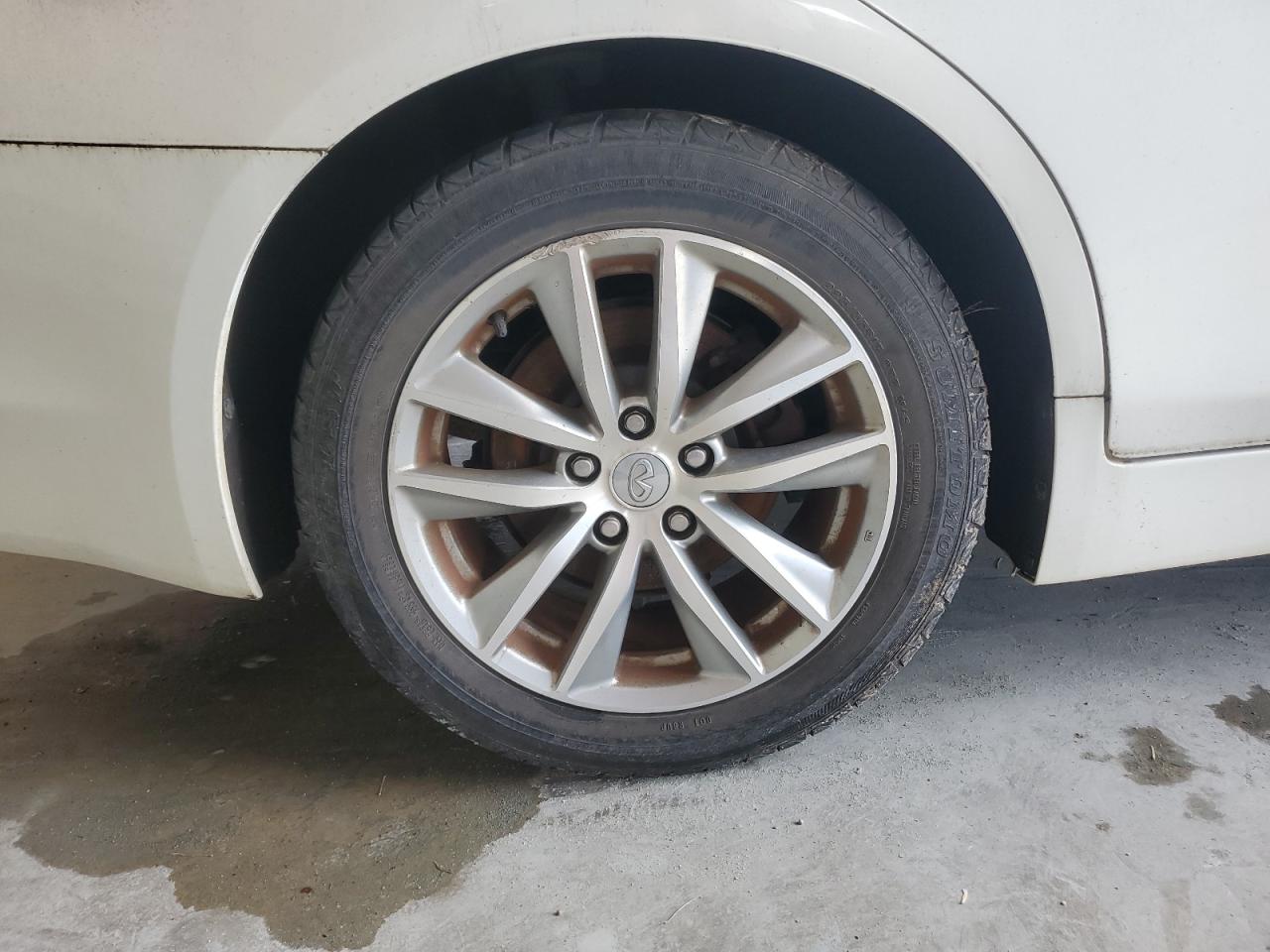 2015 Infiniti Q50 Base White vin: JN1BV7AR8FM394397 Damage: Right Rear Wheel, Curb Rash, > 12 Inches