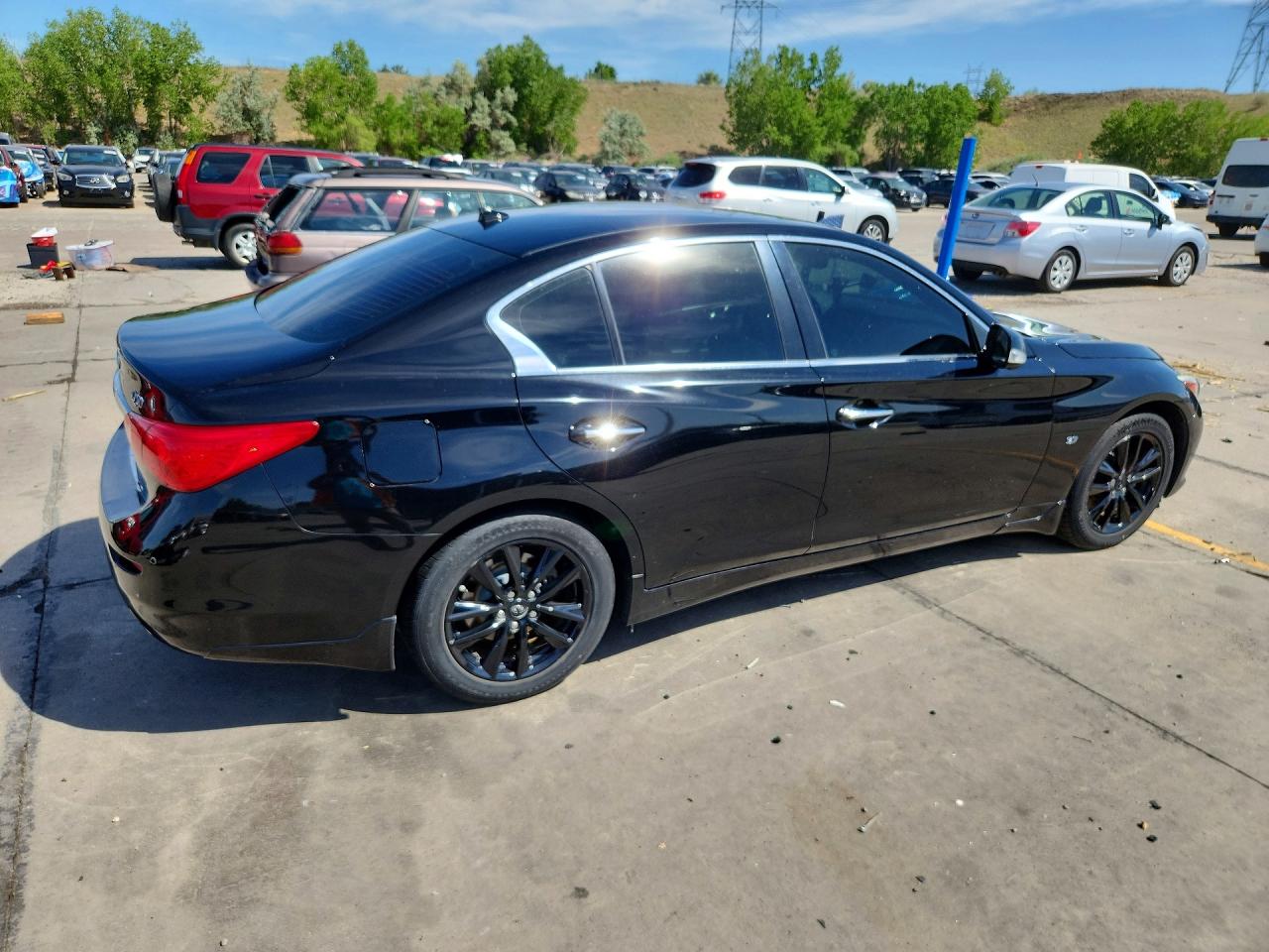 2015 Infiniti Q50 Premium Black vin: JN1BV7AR8FM395937