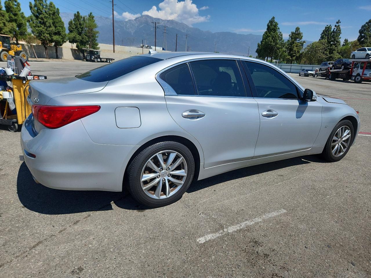 2015 Infiniti Q50 Premium Silver vin: JN1BV7AR8FM401302