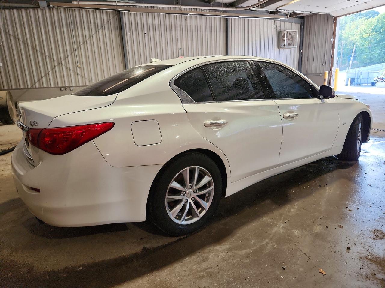 2015 Infiniti Q50 Base White vin: JN1BV7AR8FM401848