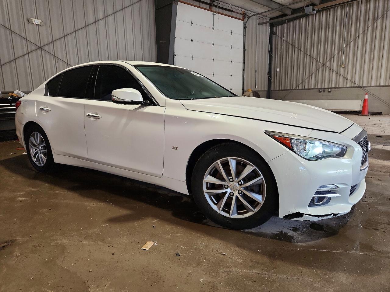 2015 Infiniti Q50 Base White vin: JN1BV7AR8FM401848