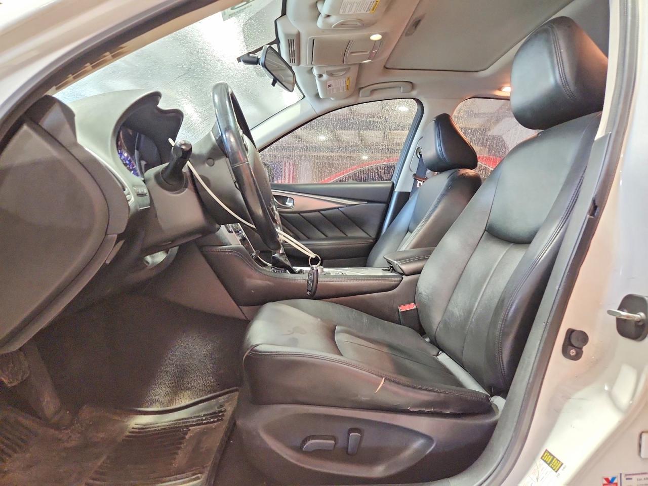 2015 Infiniti Q50 Base White vin: JN1BV7AR8FM401848