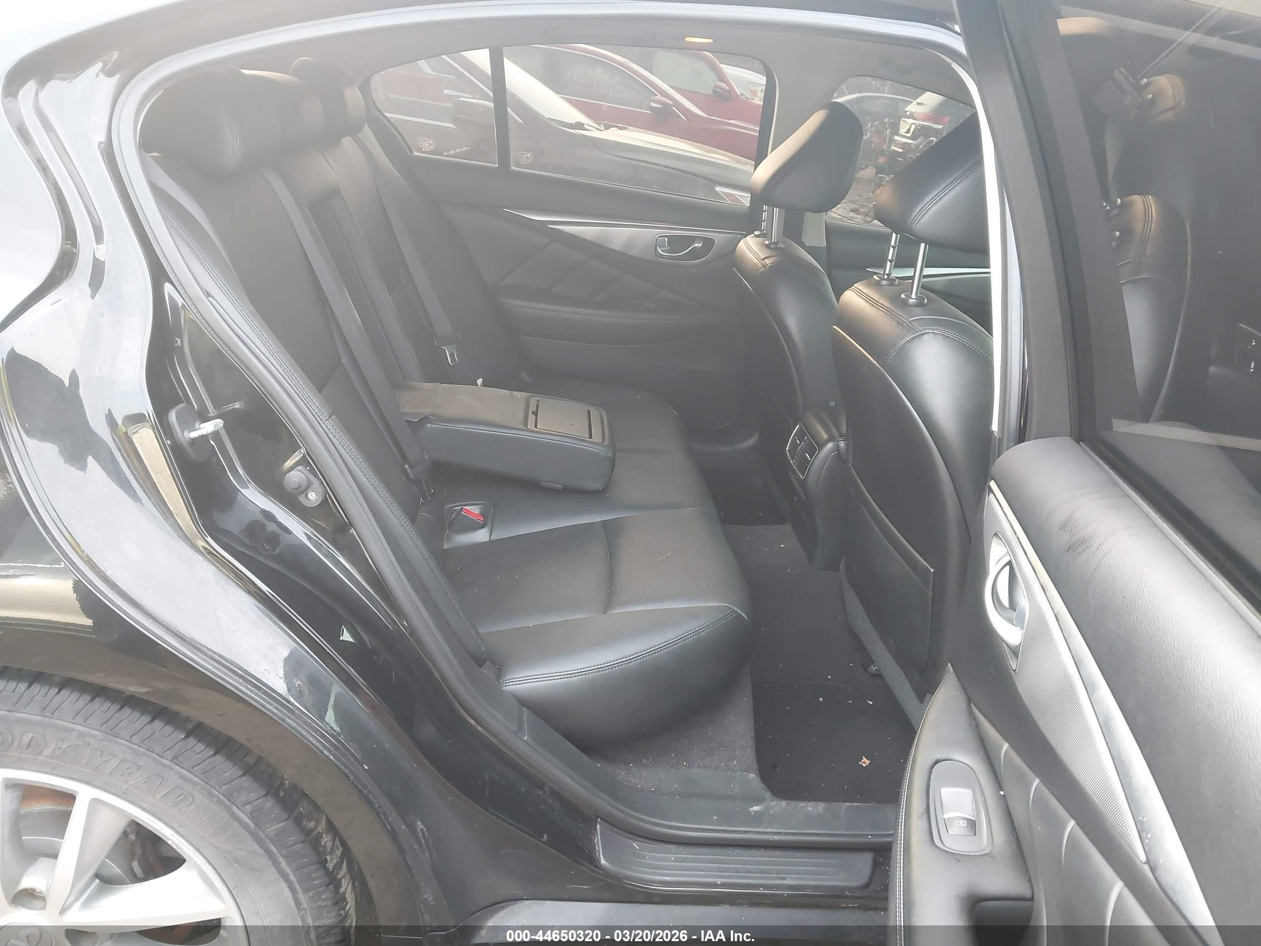2015 Infiniti Q50 Premium Black vin: JN1BV7AR8FM401994