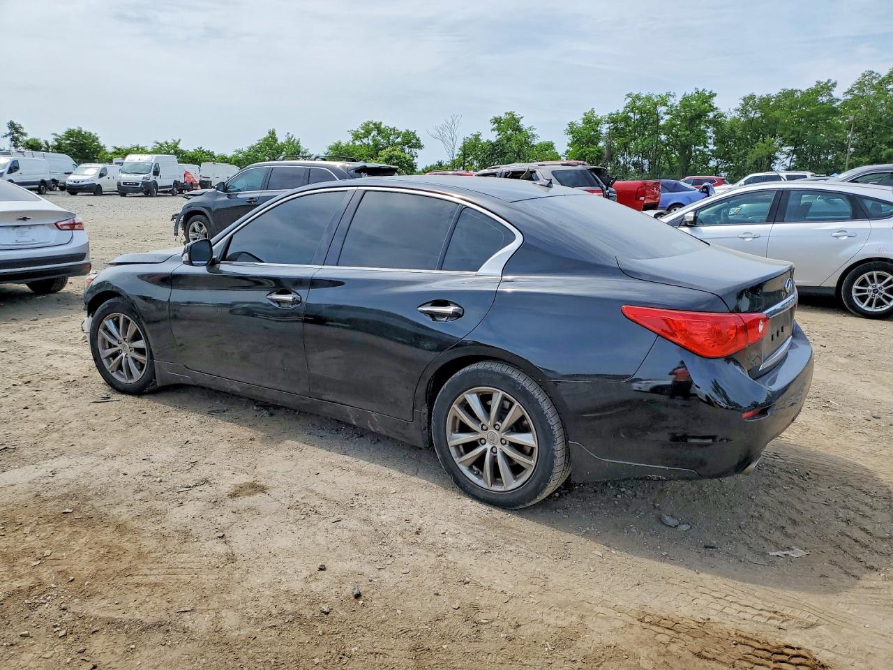 2015 Infiniti Q50 Premium Black vin: JN1BV7AR8FM409030