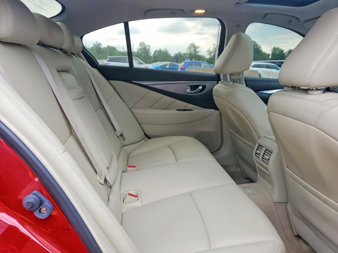 2014 Infiniti Q50 Red vin: JN1BV7AR9EM681259
