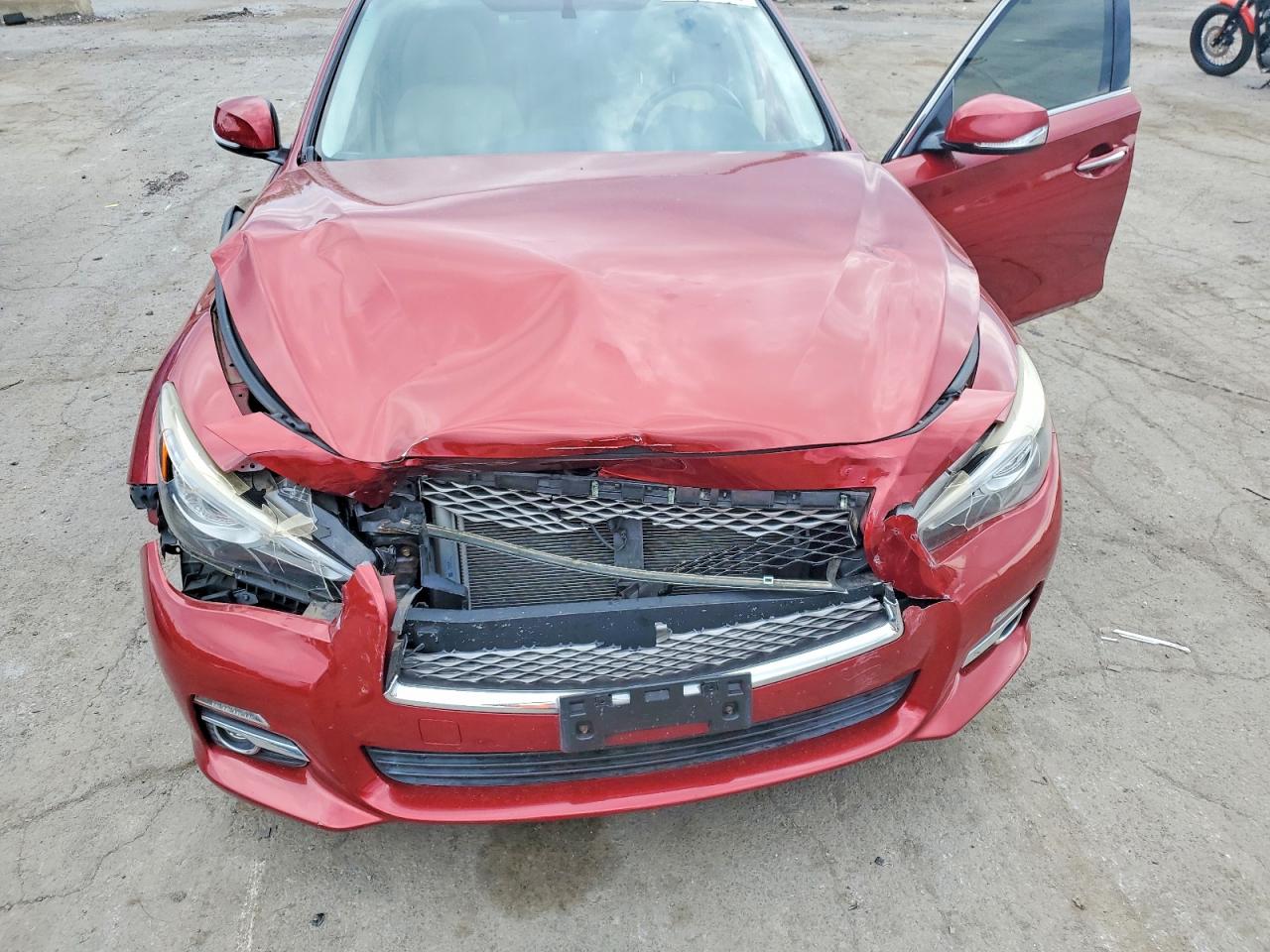 2014 Infiniti Q50 Red vin: JN1BV7AR9EM681259