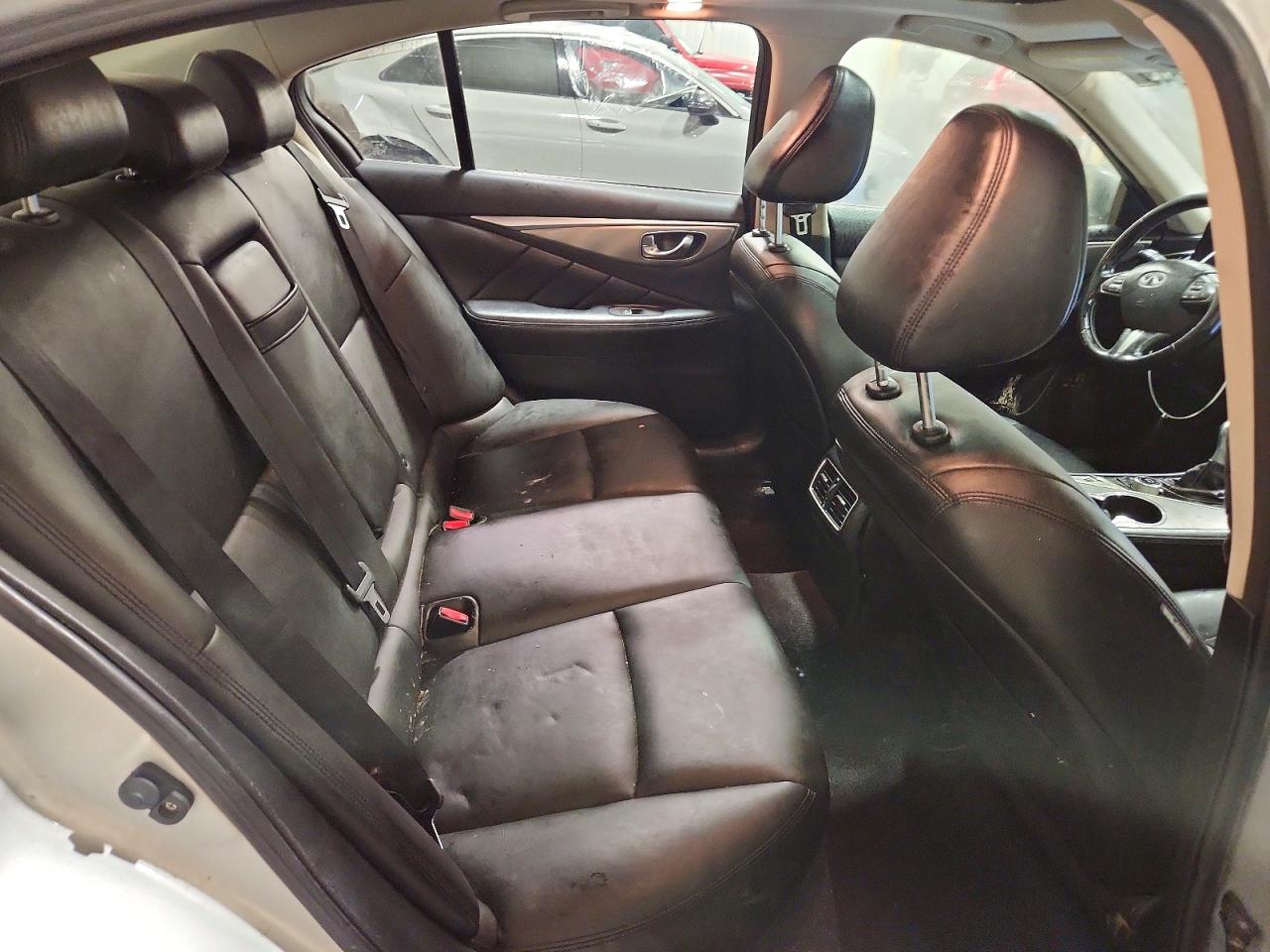 2014 Infiniti Q50 Base Silver vin: JN1BV7AR9EM689474