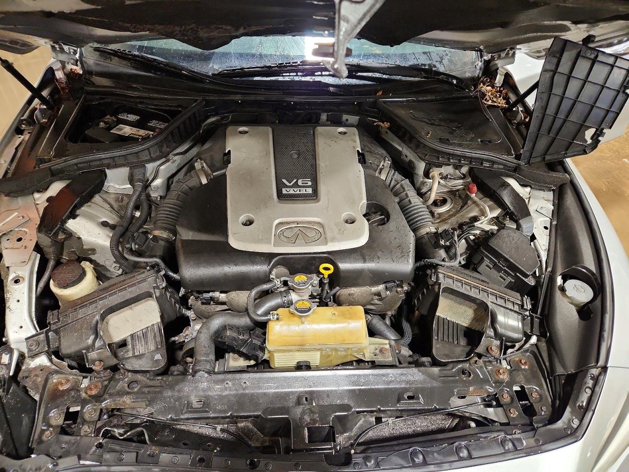 2014 Infiniti Q50 Base Silver vin: JN1BV7AR9EM689474