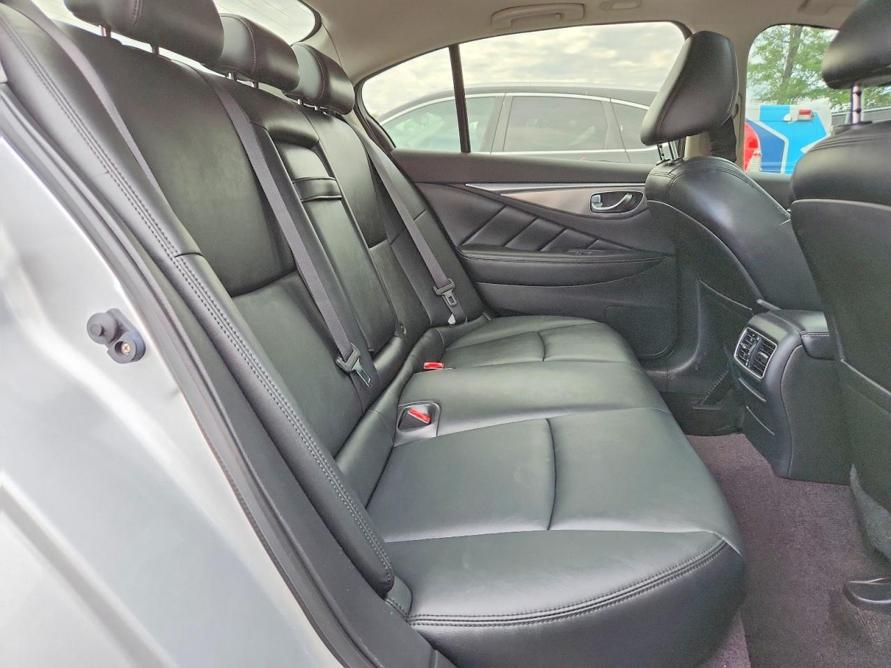 2014 Infiniti Q50 Premium Silver vin: JN1BV7AR9EM702515