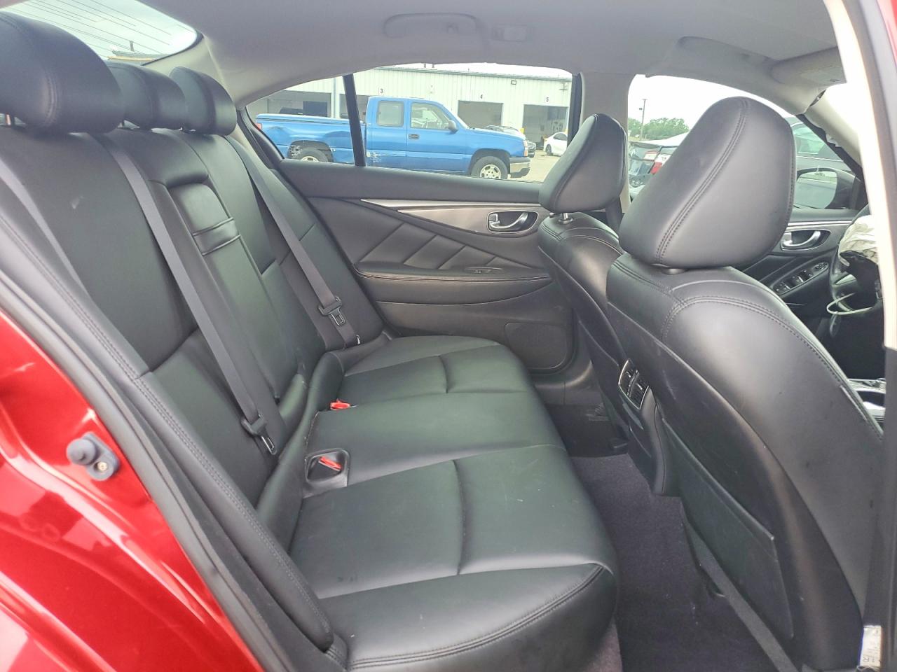 2014 Infiniti Q50 Base Red vin: JN1BV7AR9EM702661