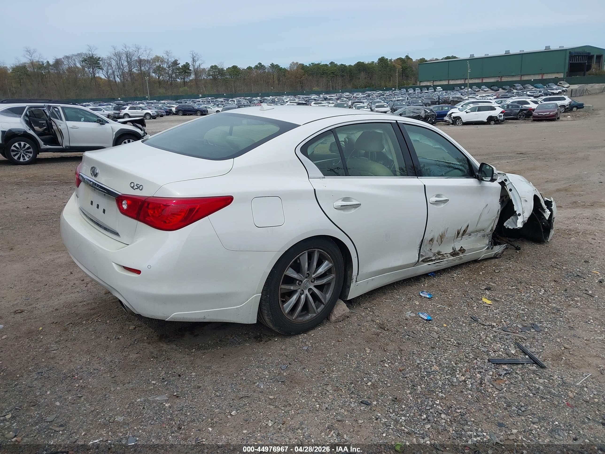 2015 Infiniti Q50 Premium White vin: JN1BV7AR9FM397521