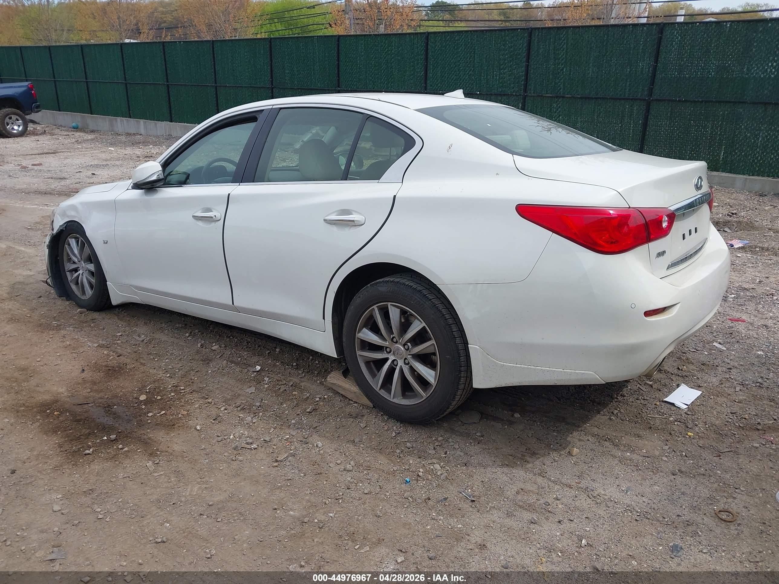 2015 Infiniti Q50 Premium White vin: JN1BV7AR9FM397521