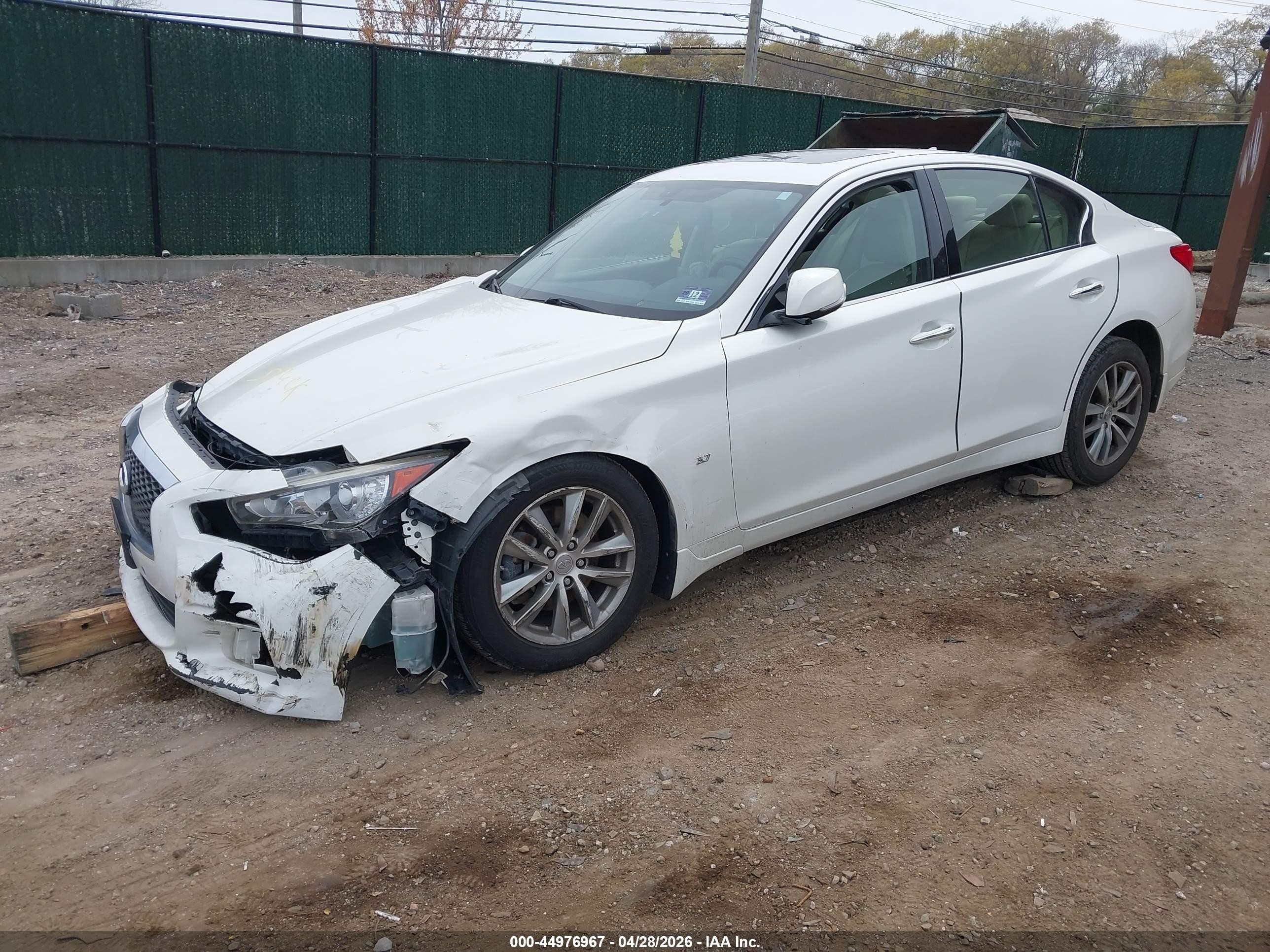 2015 Infiniti Q50 Premium White vin: JN1BV7AR9FM397521